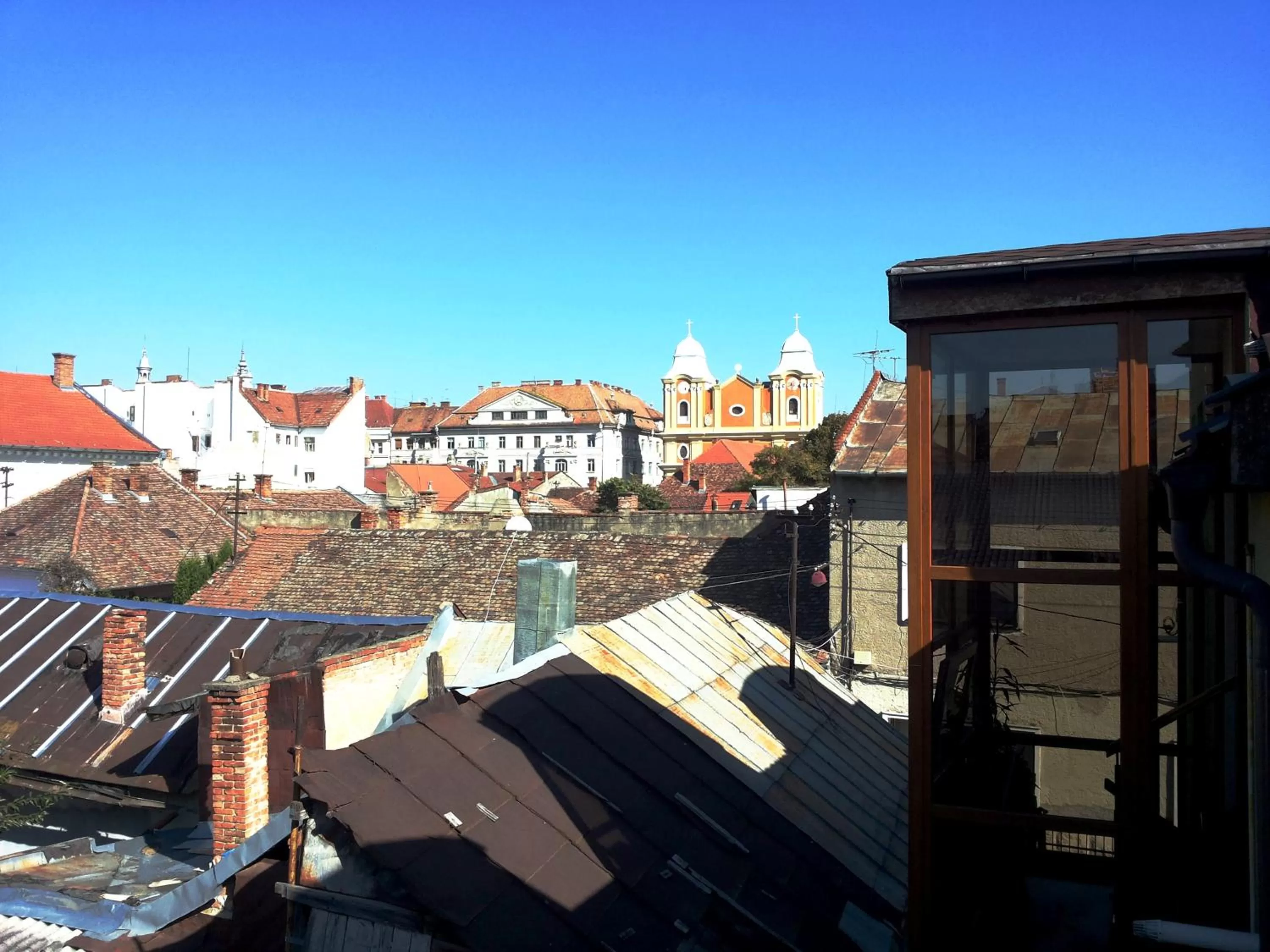 Area and facilities in Lucas 10 Apartments