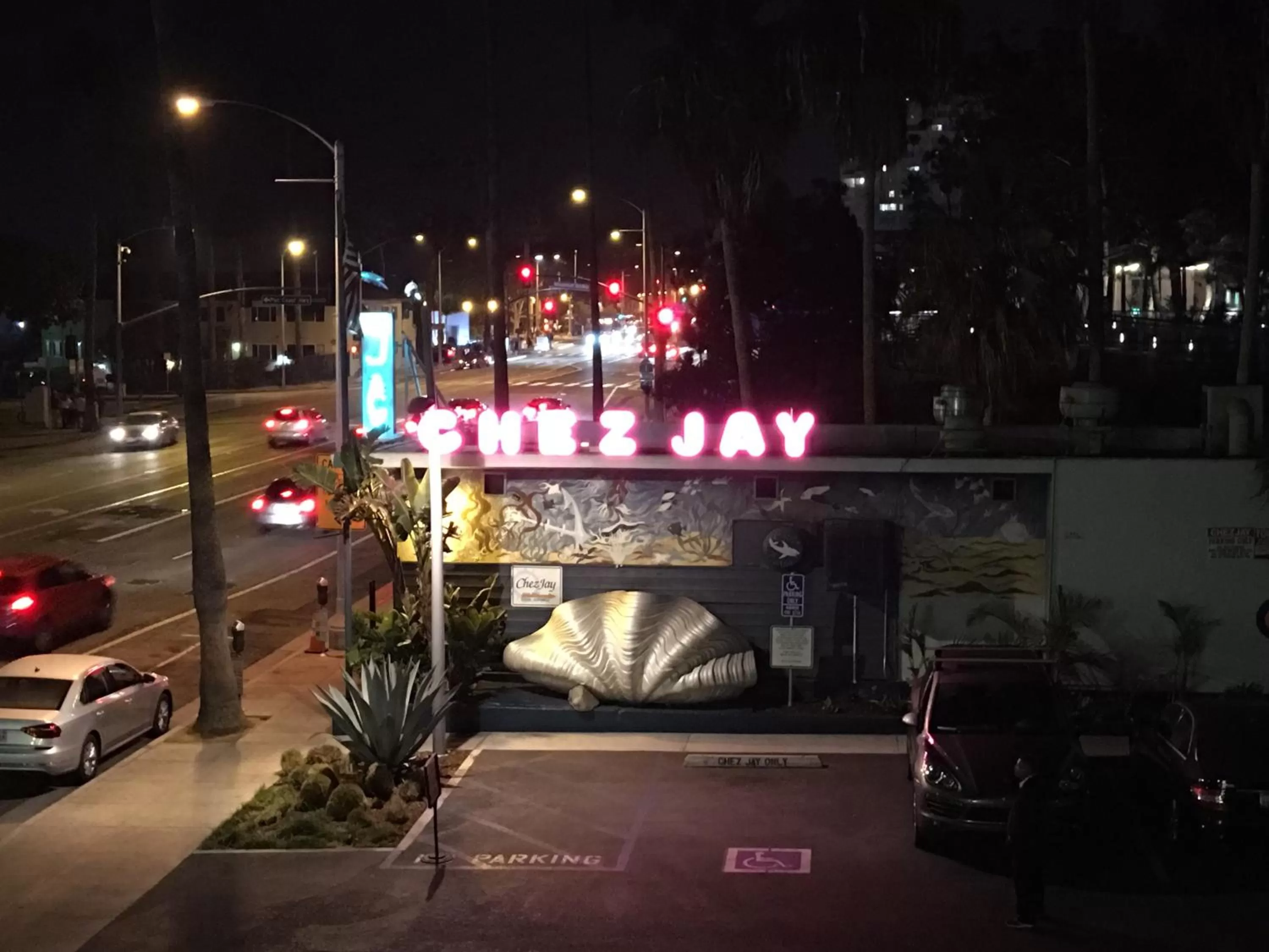 Restaurant/places to eat in Ocean Lodge Santa Monica Beach Hotel