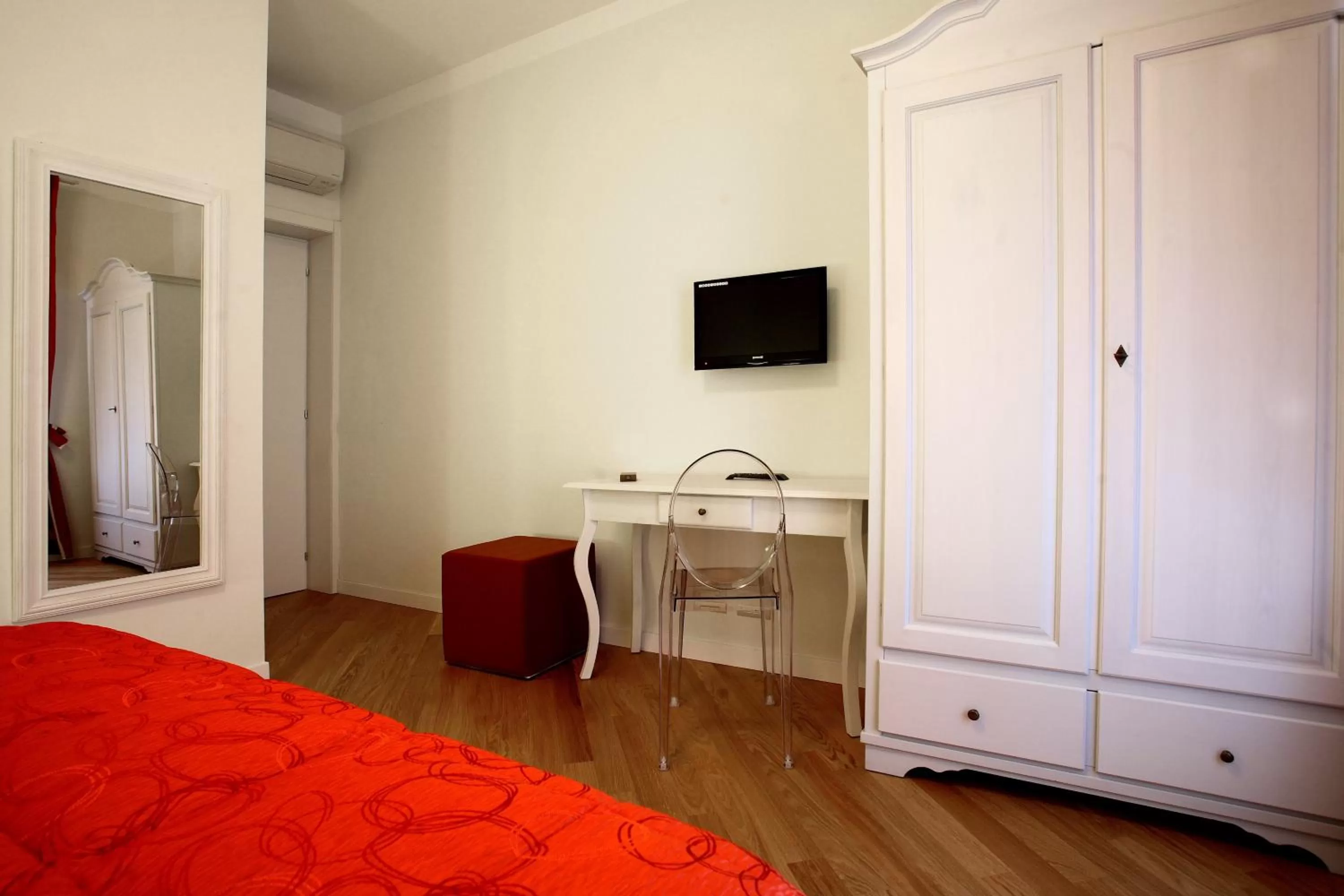 TV and multimedia, Bed in R&B Santo Stefano