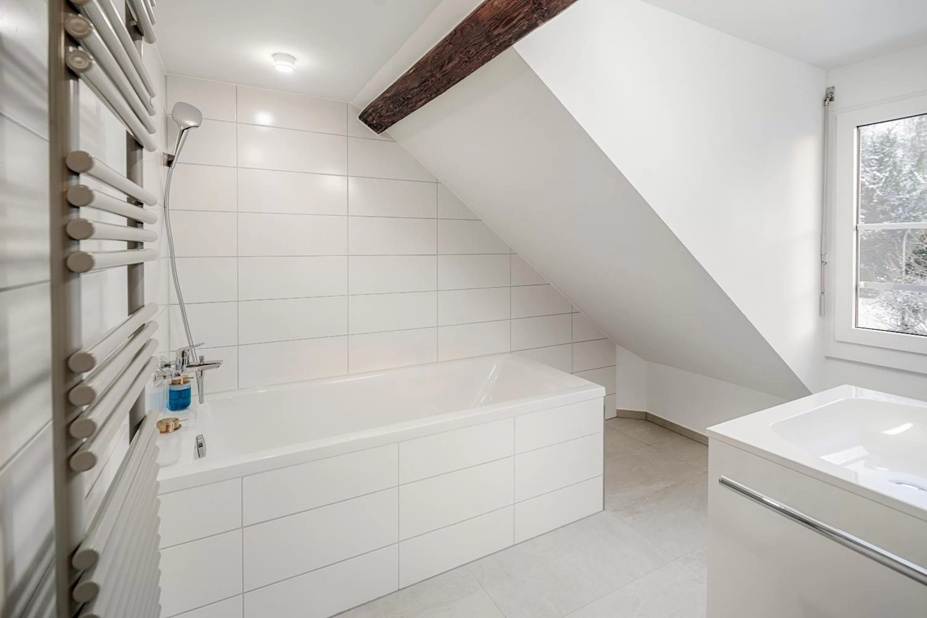 Shower, Bed in VISIMO Apartments St Georgen-Strasse St Gallen - Design City Nature