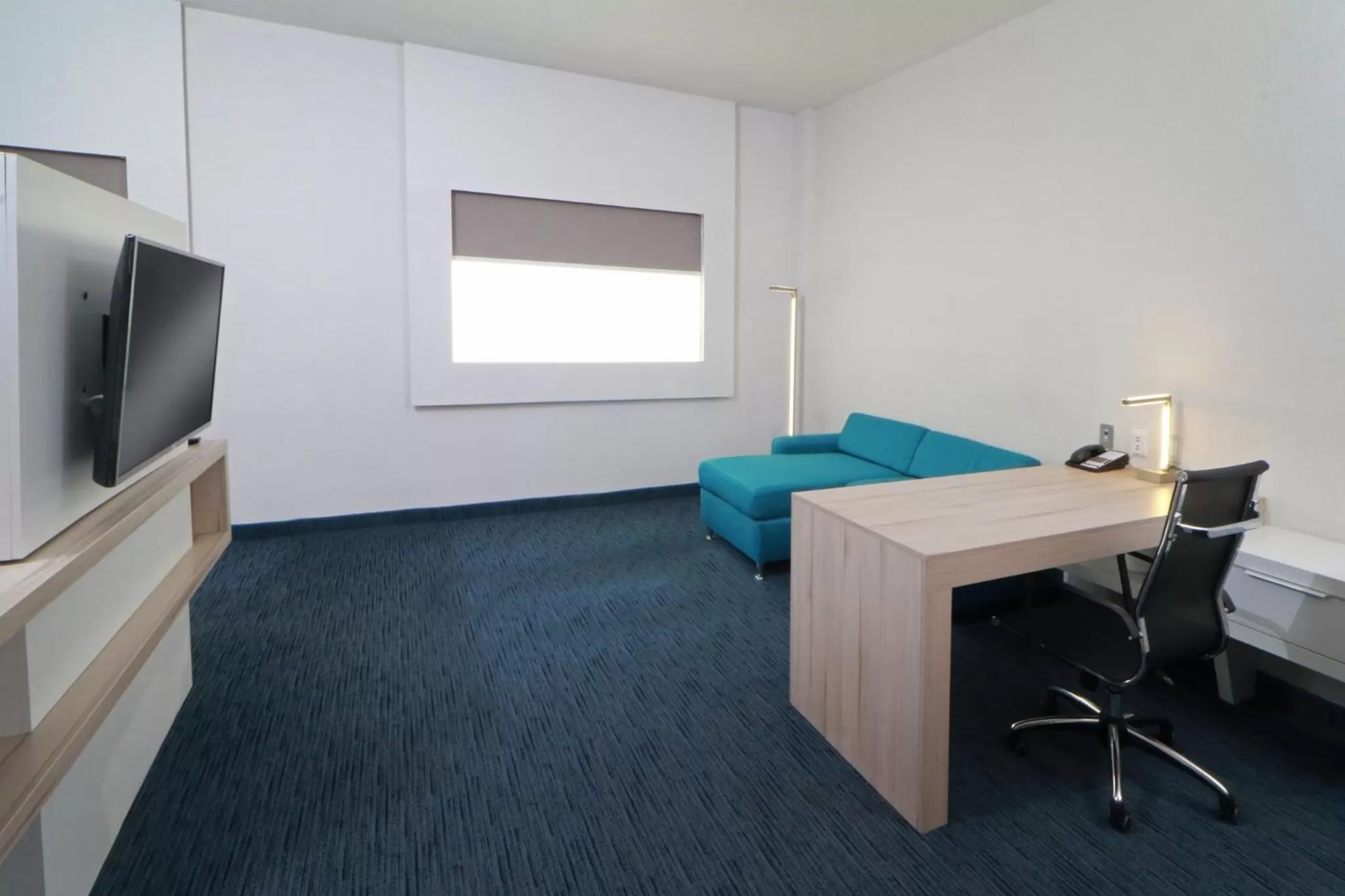 Photo of the whole room, Bed in Holiday Inn Express San Luis Potosí by IHG