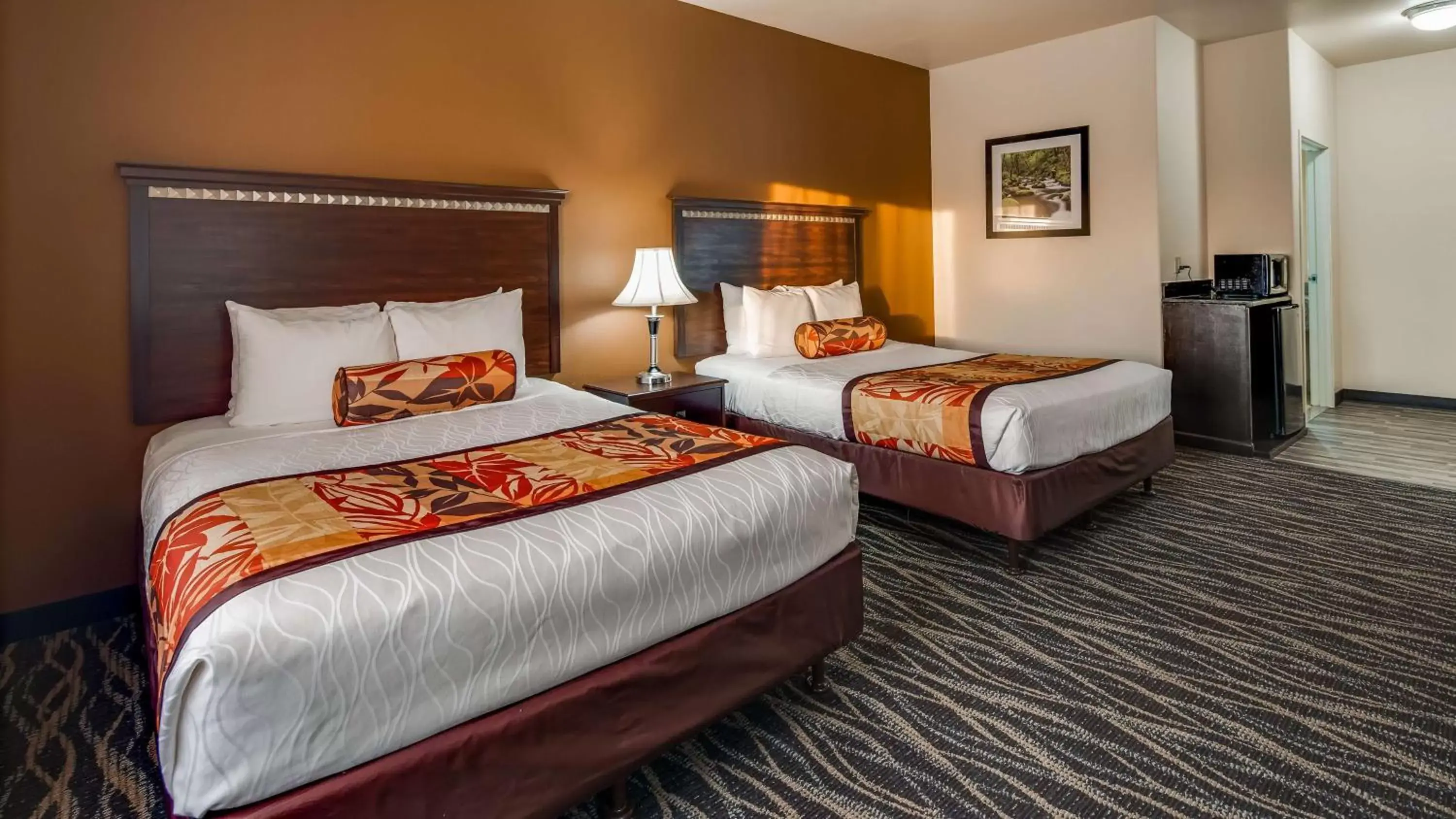 Queen Room with Two Queen beds and Sofa Bed - Wet Bar in Best Western Plus Battleground Inn & Suites Queen Room with Two Queen beds and Sofa Bed - Wet Bar in Best Western Plus Battleground Inn & Suites