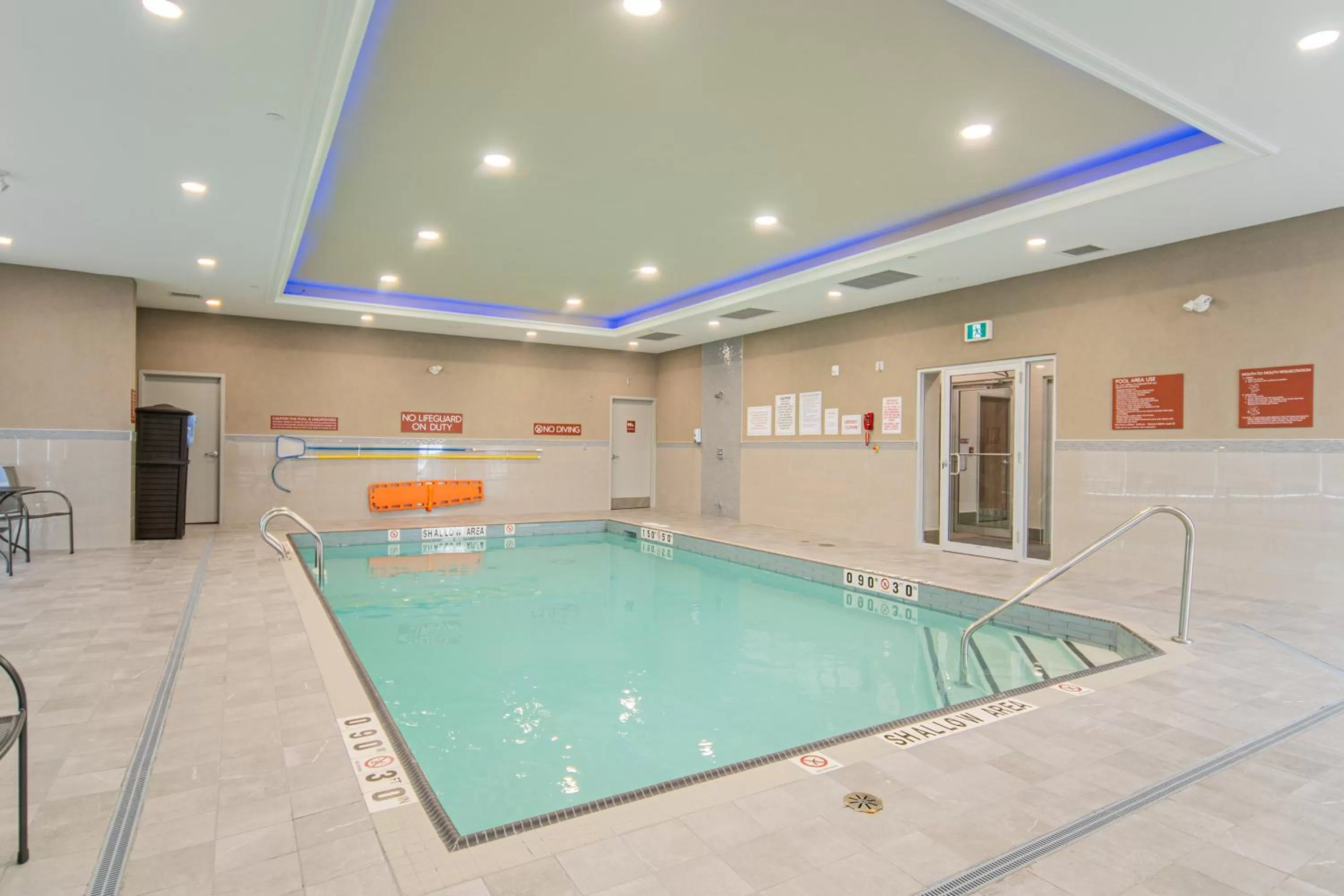 Swimming pool in TownePlace Suites by Marriott Brantford and Conference Centre