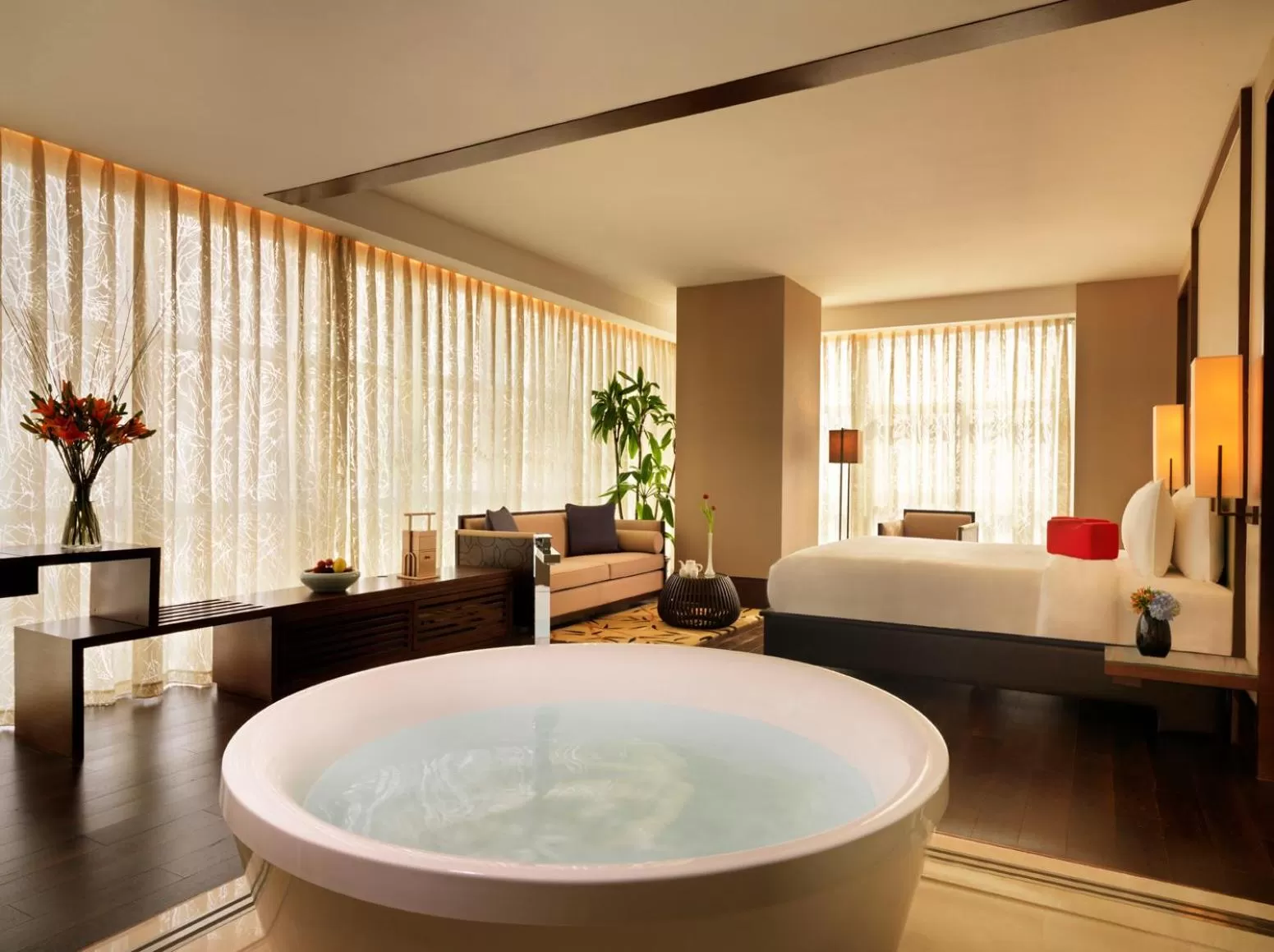 Photo of the whole room, Bed in Himalayas Hotel Shanghai