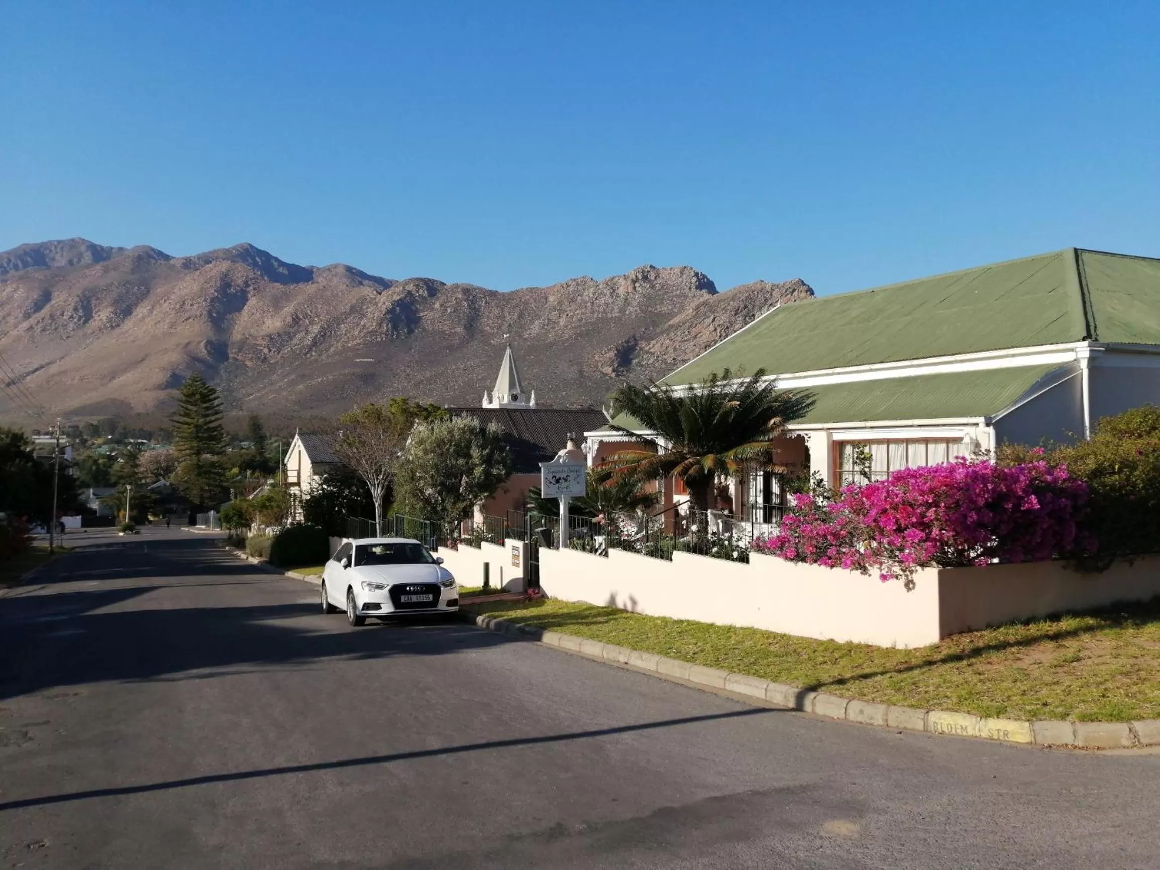 Facade/entrance in Squirrels Corner