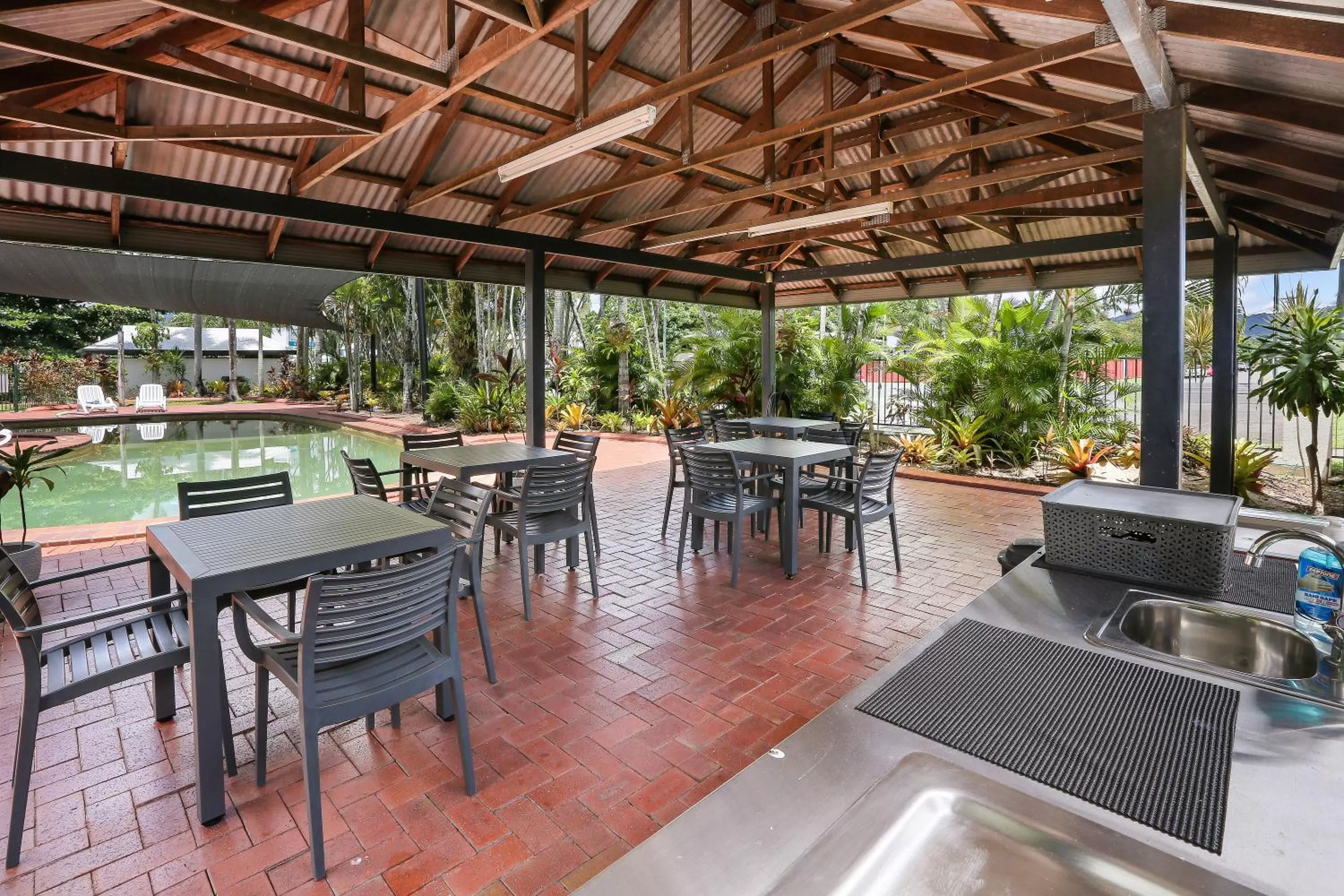 BBQ facilities in Citysider Cairns Holiday Apartments