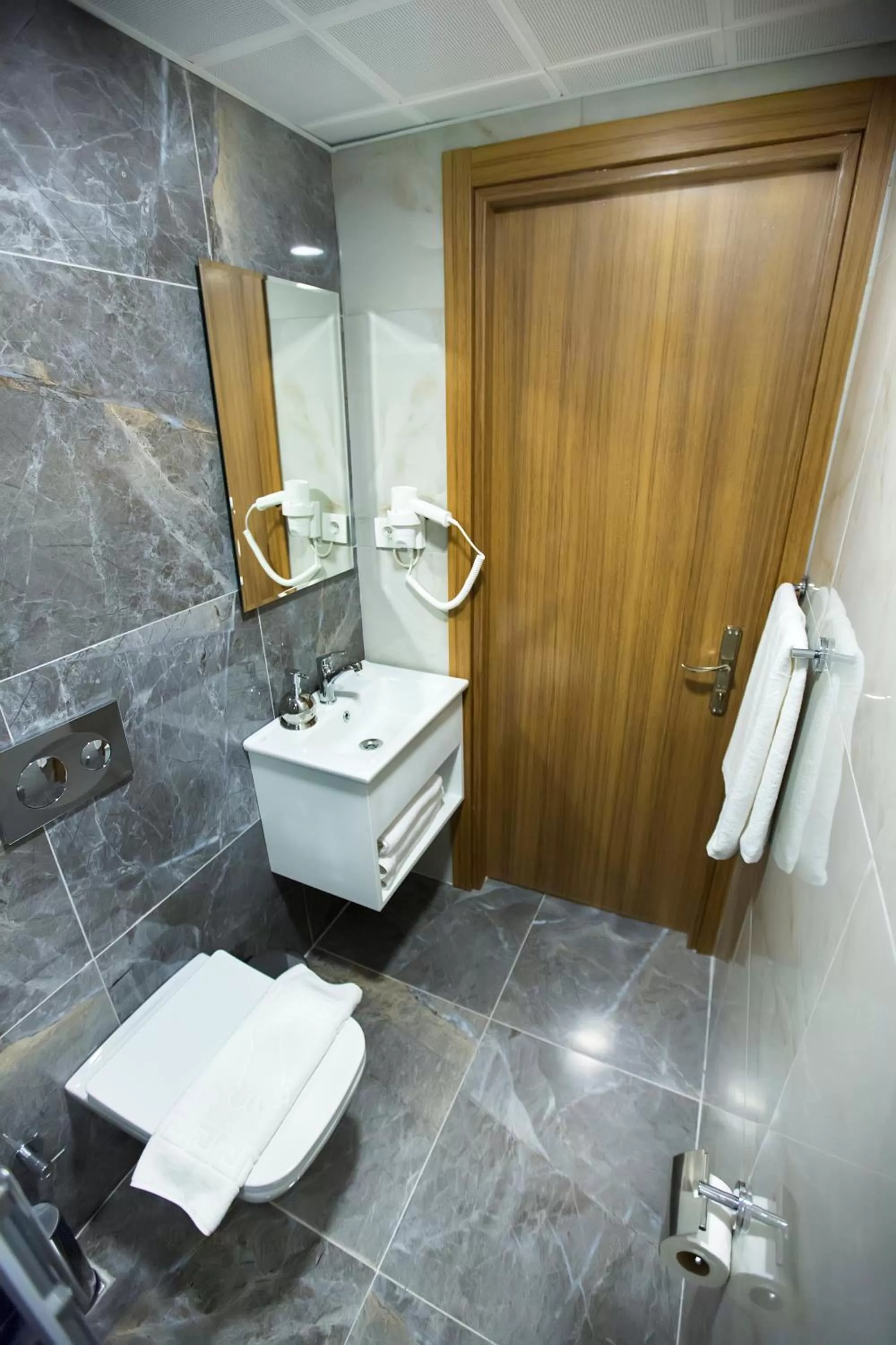 Shower in Golden Street Hotel