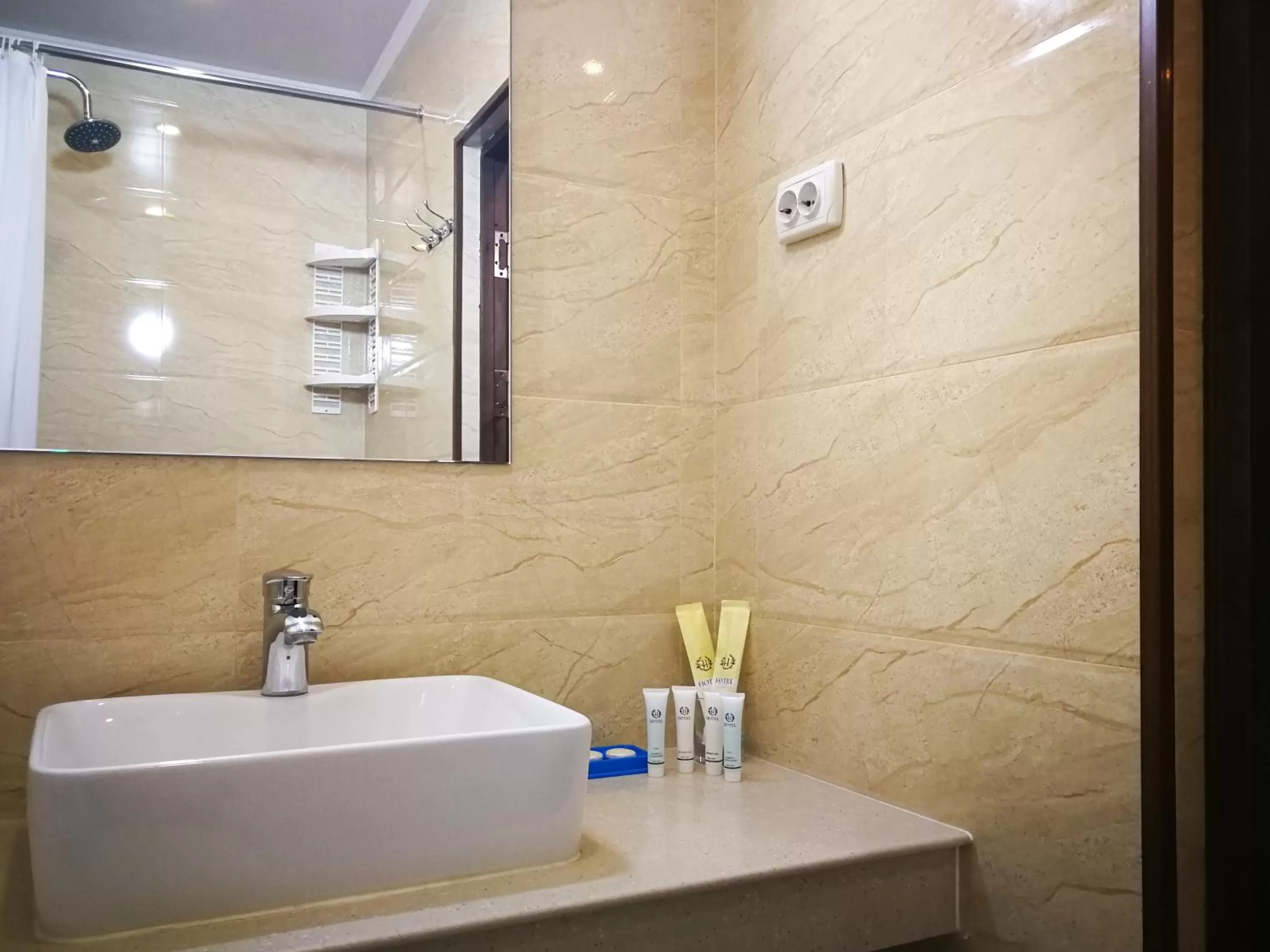 Bathroom in Salut Hotel