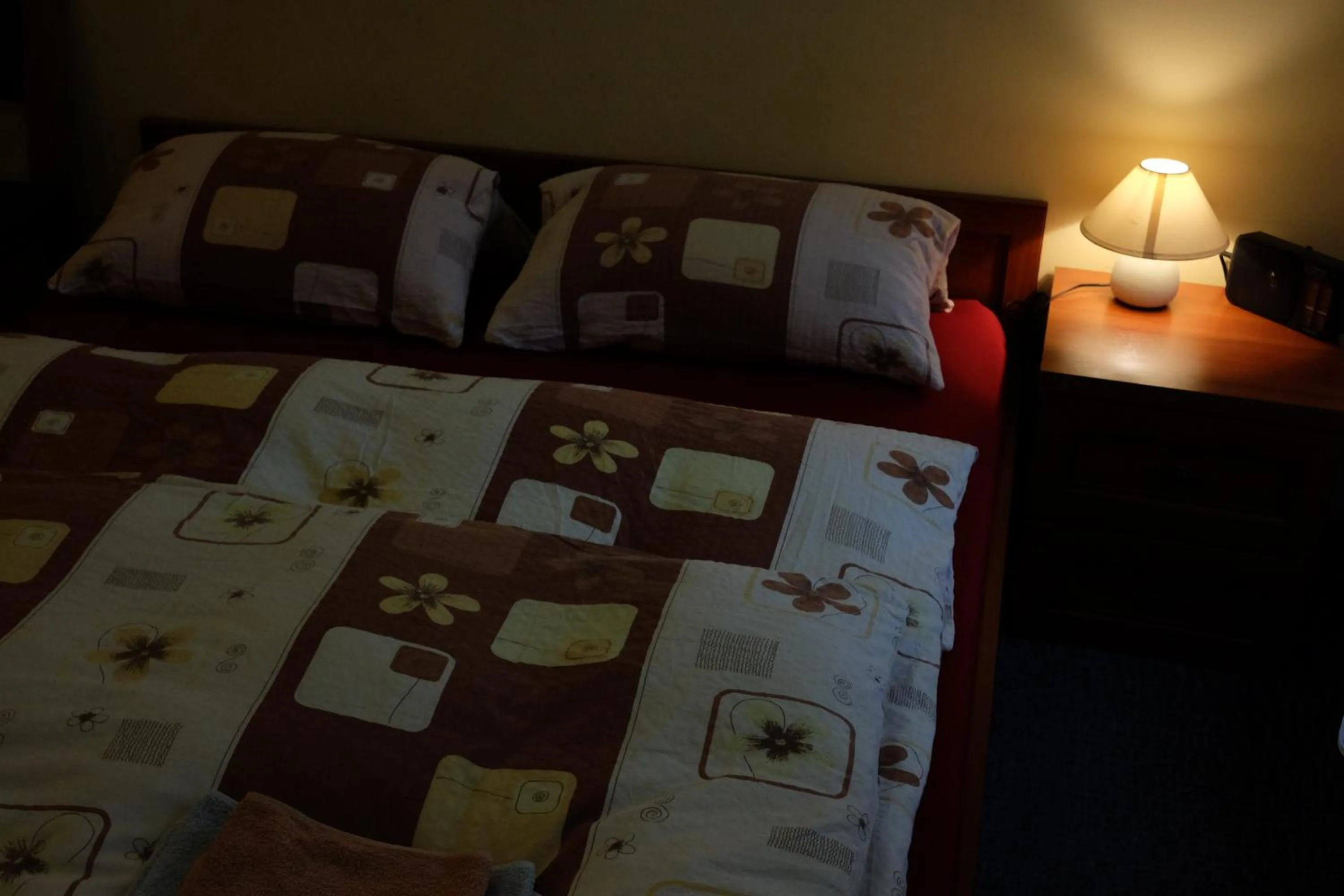 Bed in Academus Pub & Guest House