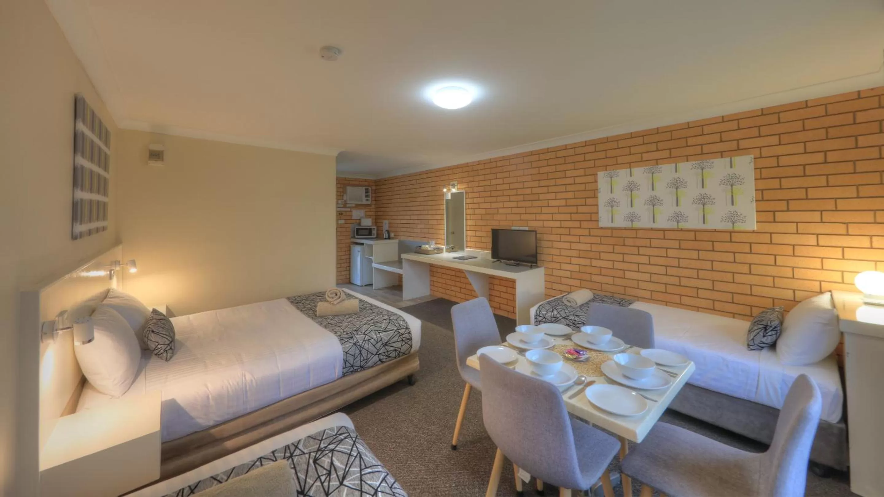 Photo of the whole room in Rosebourne Gardens Motel