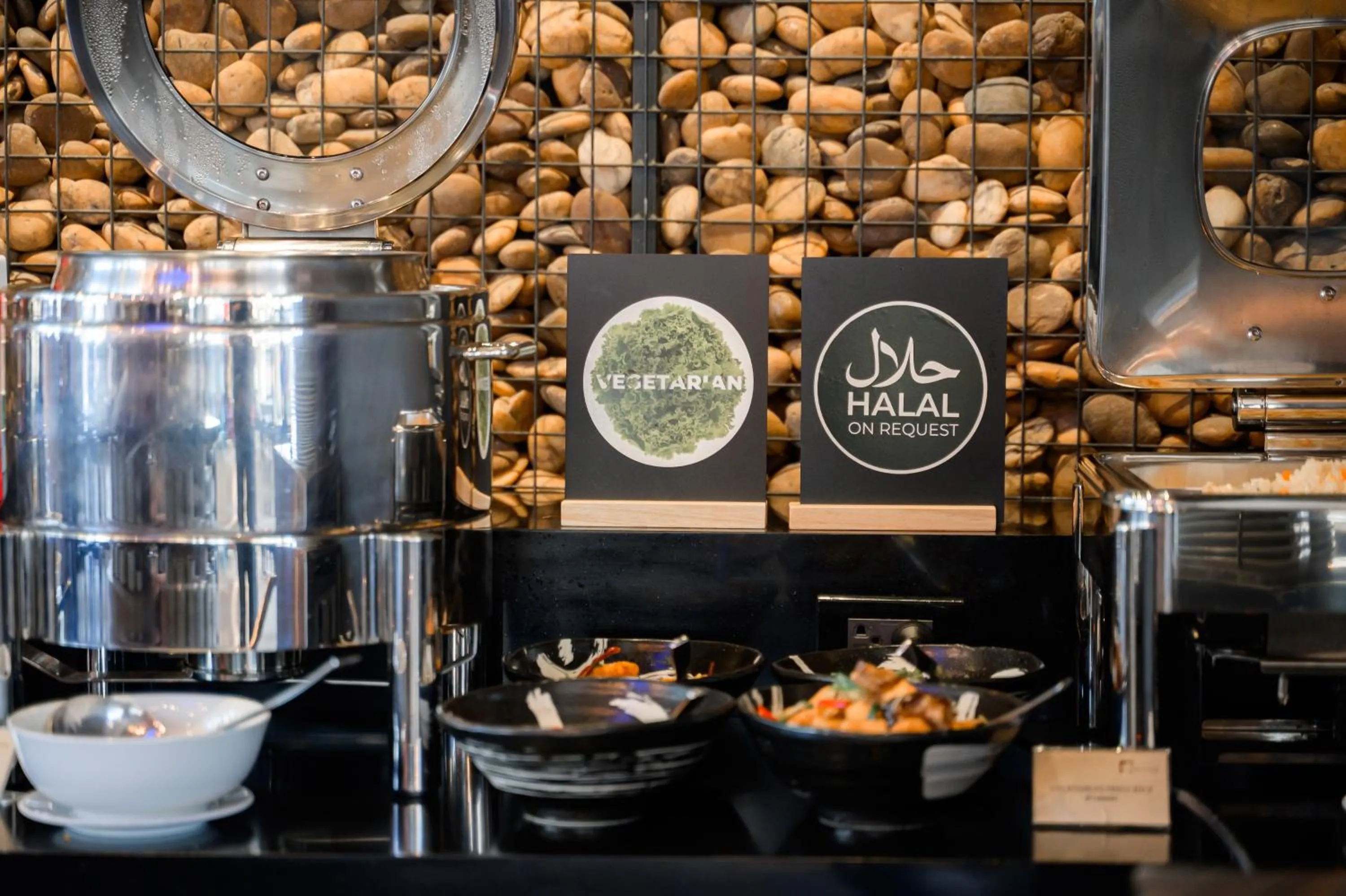 Restaurant/places to eat in Hotel Clover Asoke - SHA Extra Plus