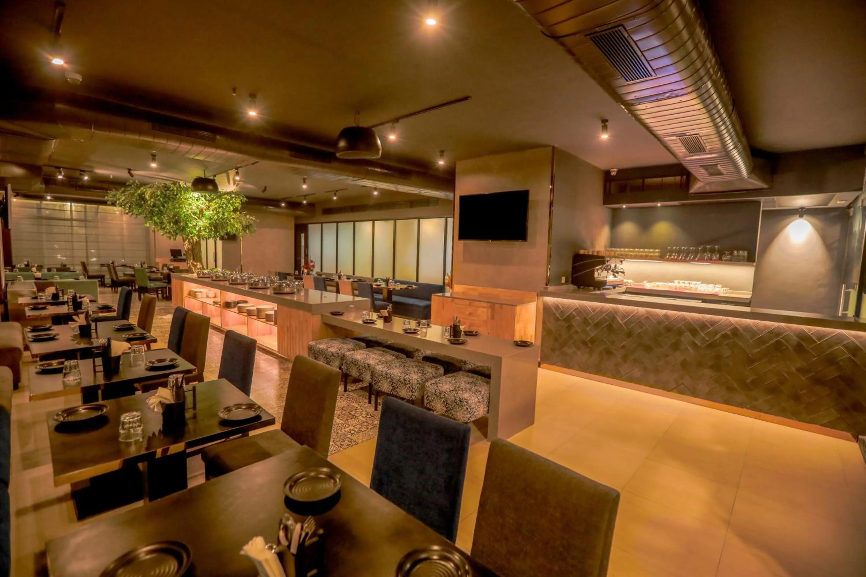 Restaurant/places to eat in Somerset Greenways Chennai