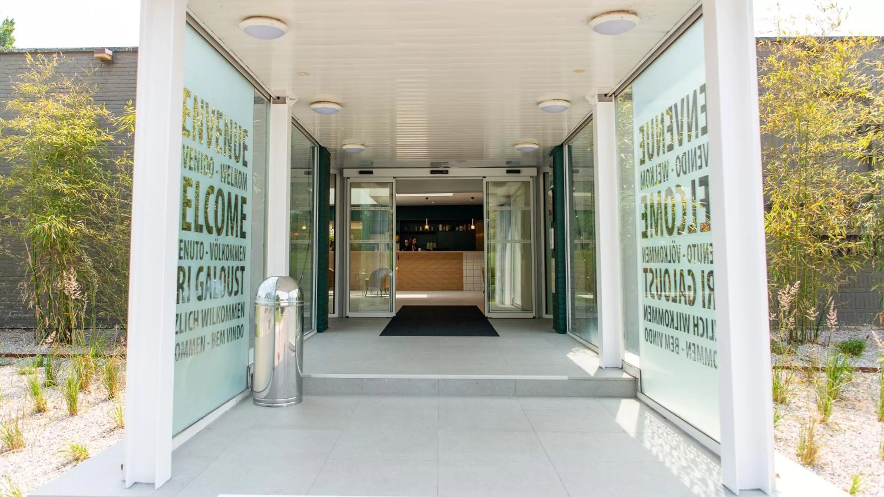 Facade/entrance in Best Western Hotel du Lac Dunkerque- Restaurant ouvert 7/7 midi et soir