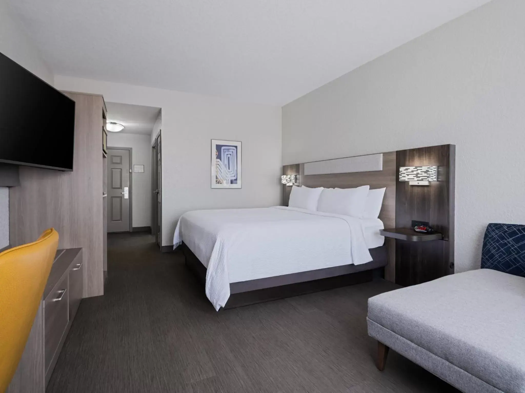 Standard King Room in Holiday Inn Express & Suites Lakeland North I-4 by IHG Standard King Room in Holiday Inn Express & Suites Lakeland North I-4 by IHG