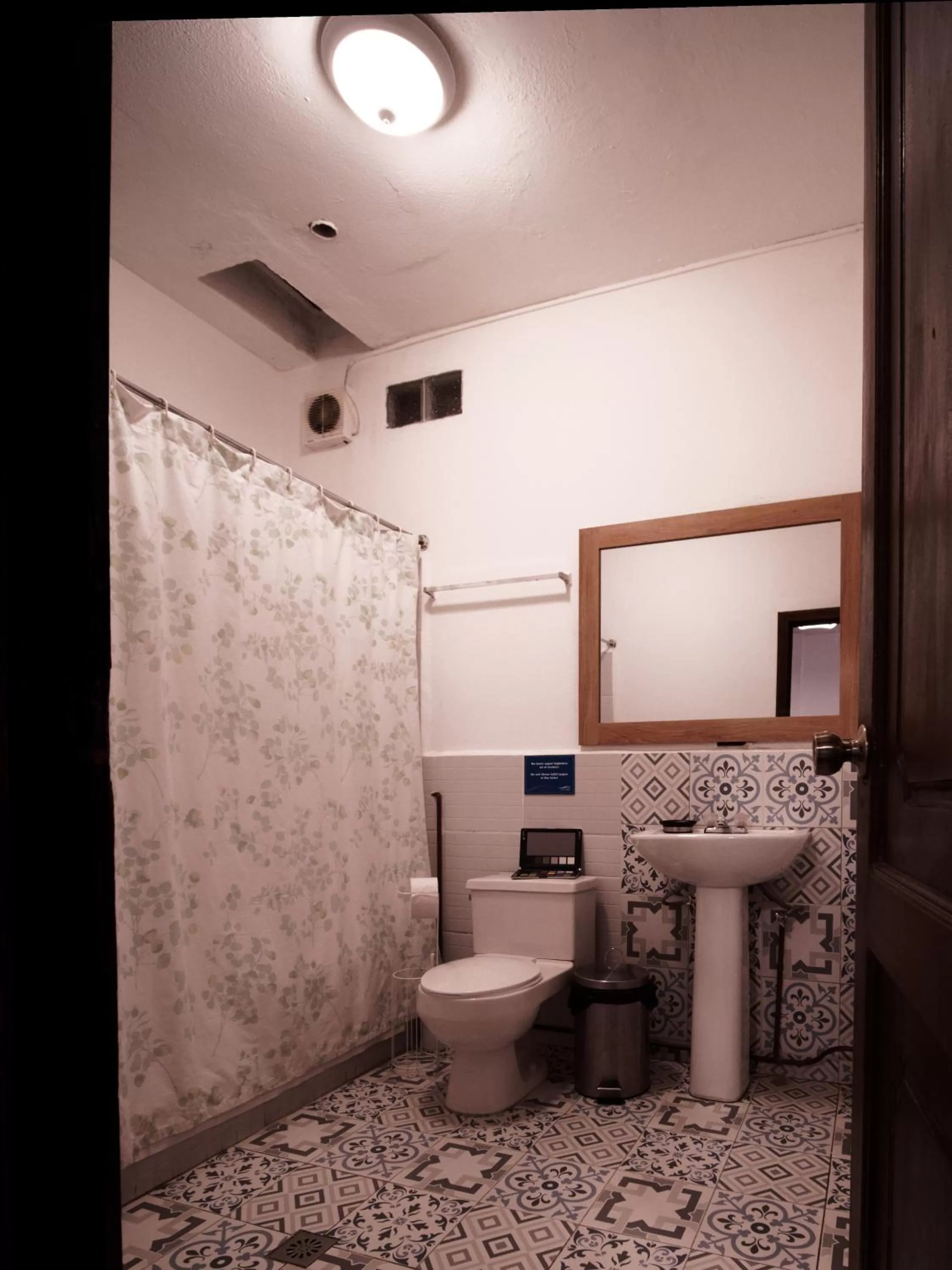Toilet, Bathroom in Apartamentos Otorongo Cuenca Ecuador