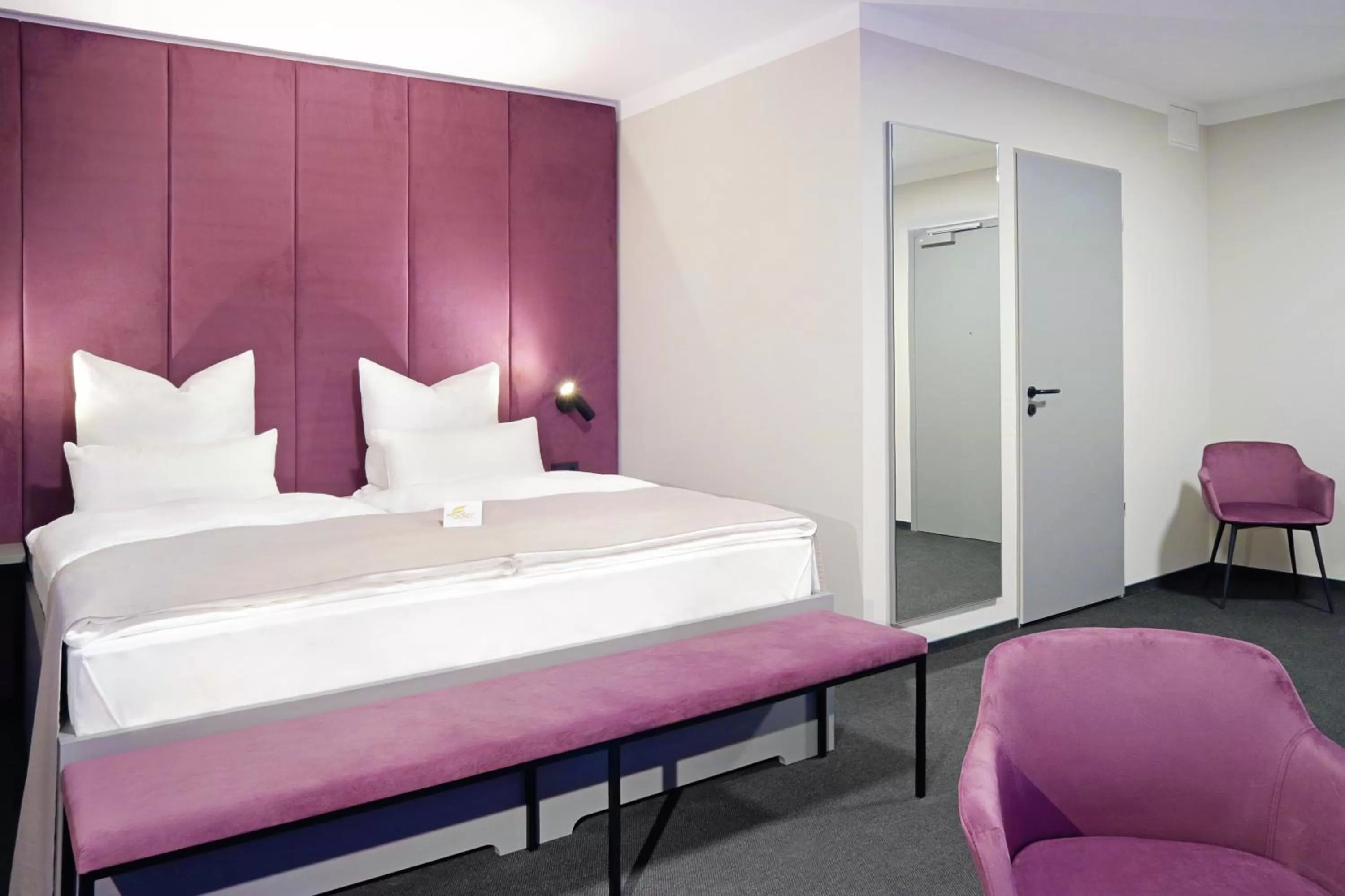 Bedroom, Bed in Hotel Adler Münster