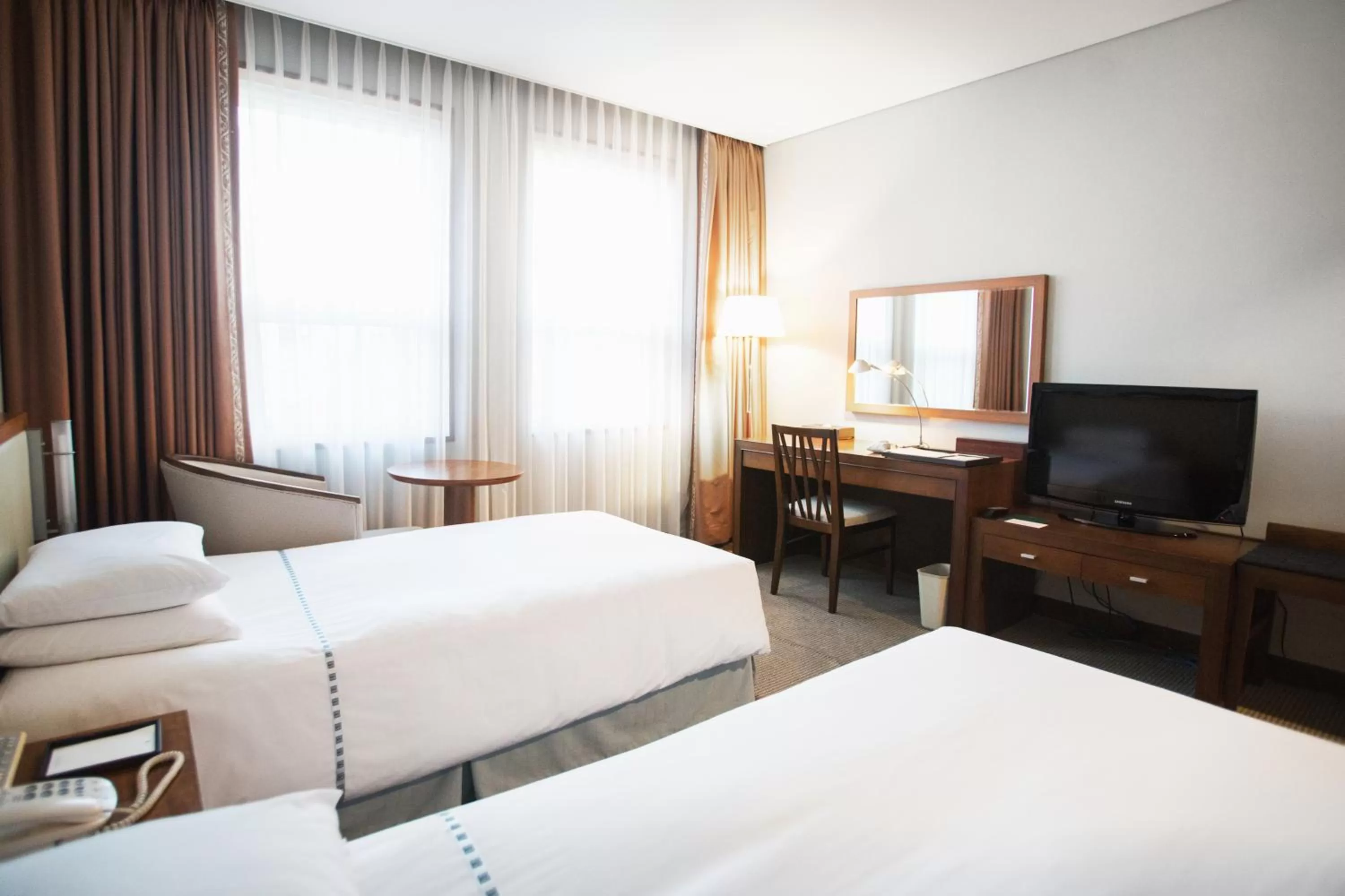 Photo of the whole room, Bed in Mayfield Hotel Seoul