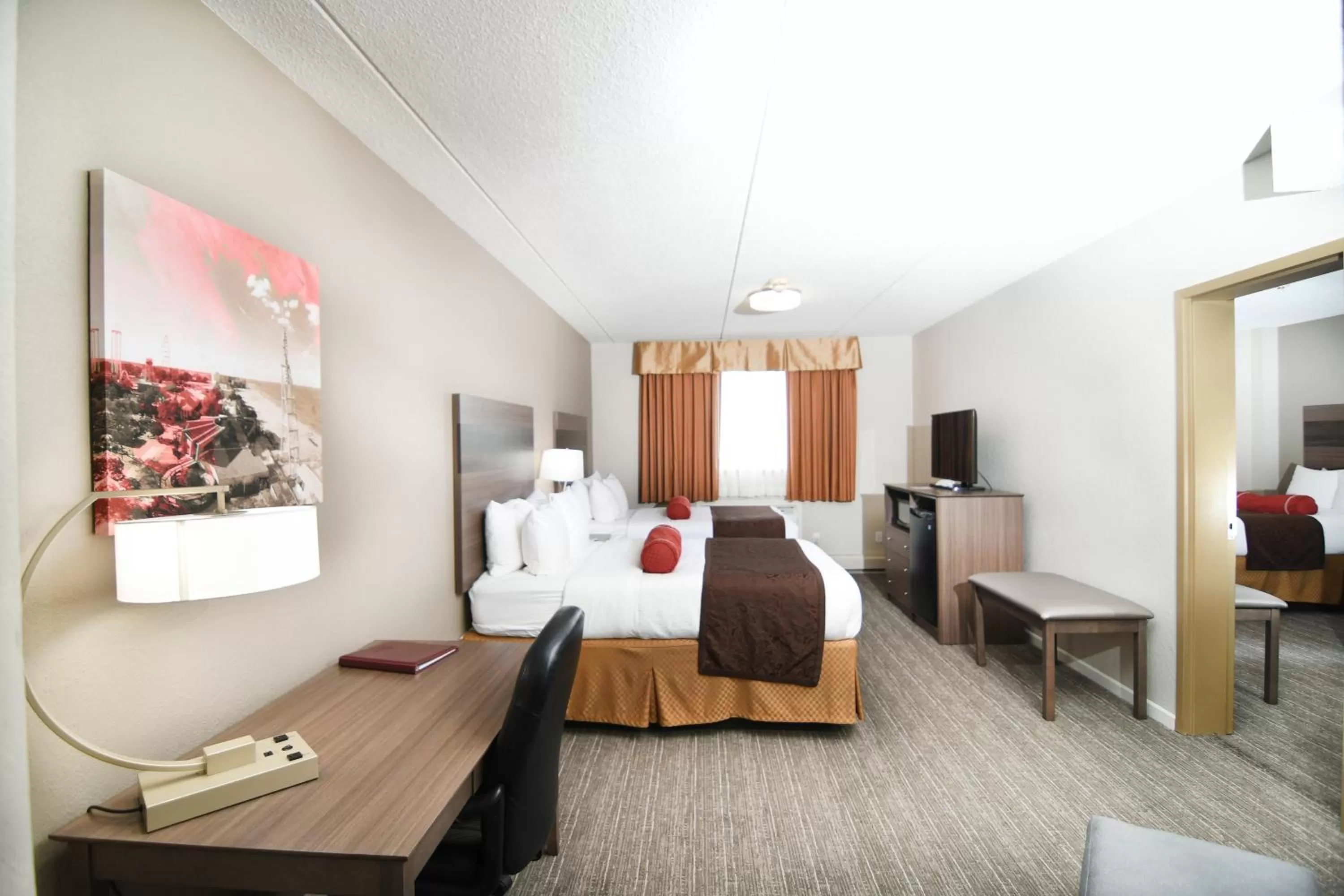 Photo of the whole room, Bed in Best Western Plus Sandusky Hotel & Suites