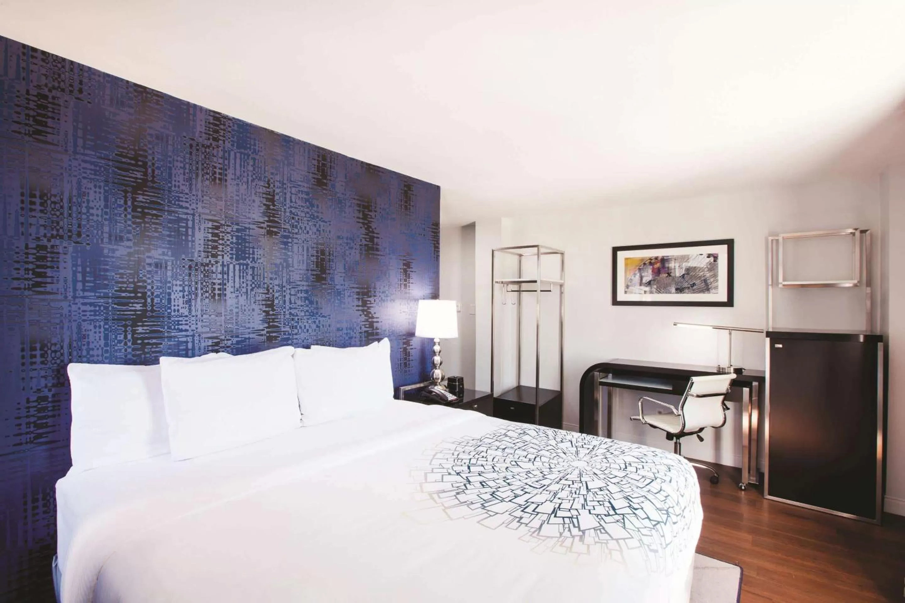 Photo of the whole room, Bed in Holiday Inn Express - Dallas Downtown by IHG