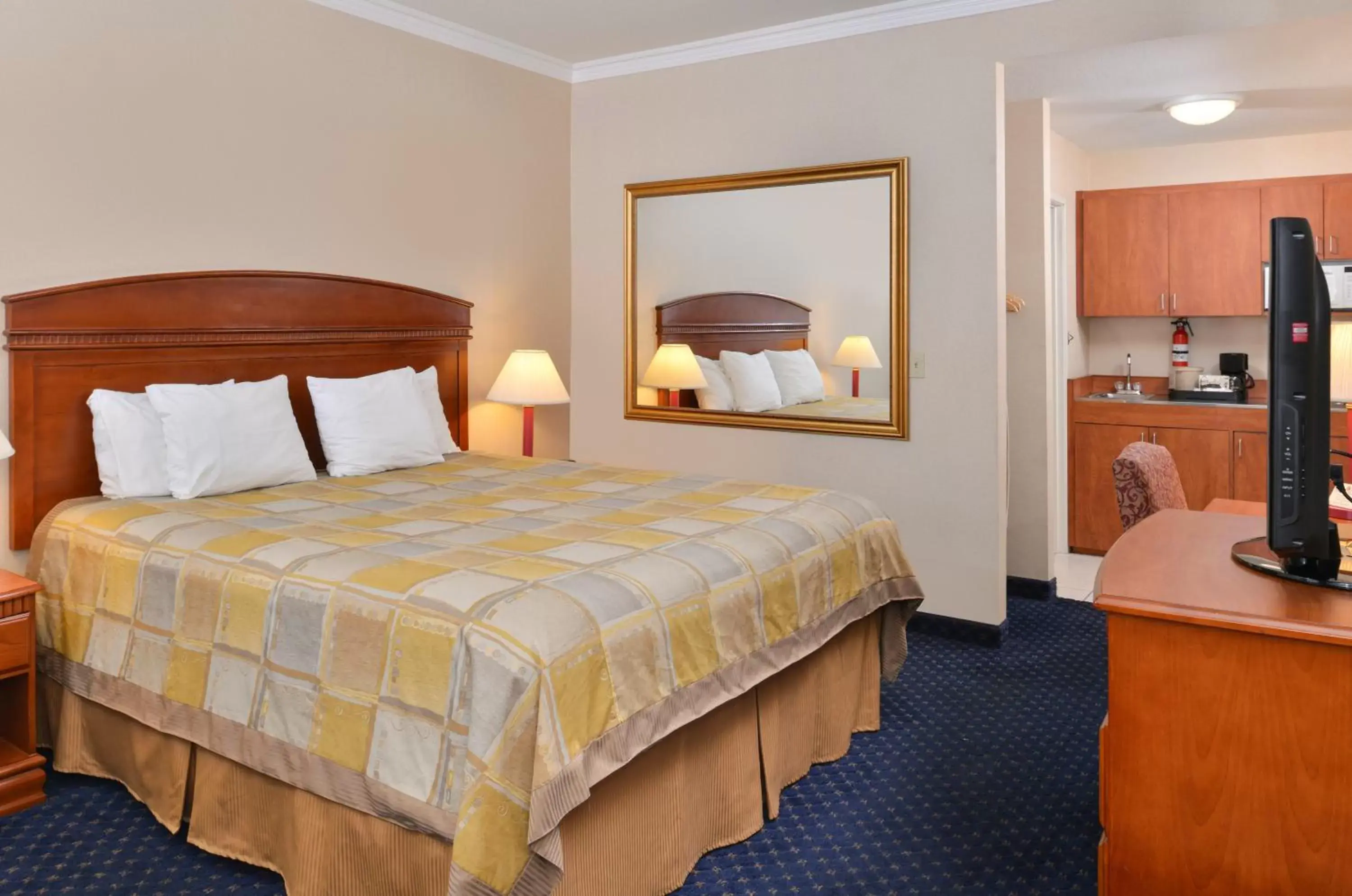 King Suite - single occupancy in Starlight Inn & Suites Motel 29 Palms Joshua Tree National Park King Suite - single occupancy in Starlight Inn & Suites Motel 29 Palms Joshua Tree National Park