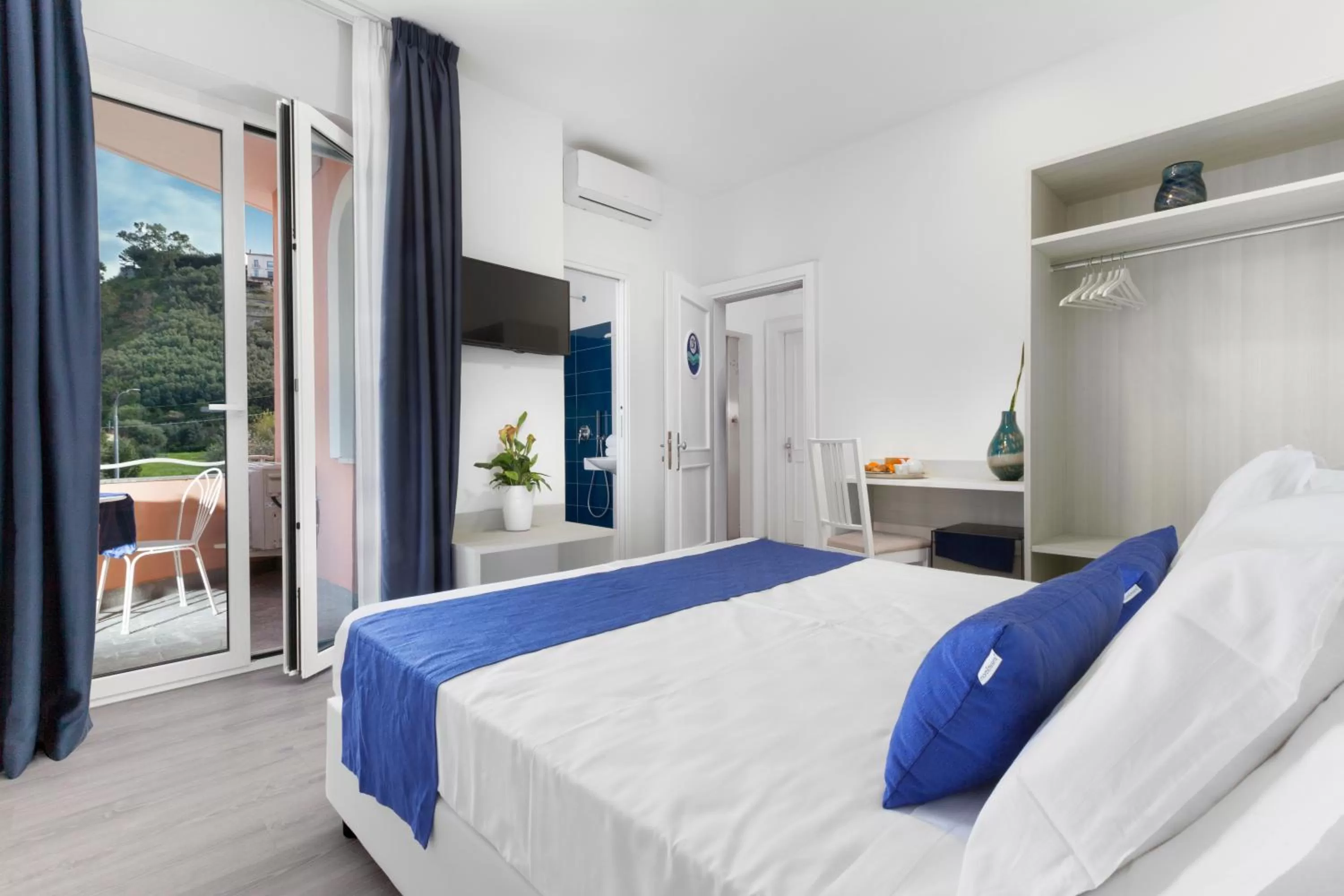 Sea view in Eden Bleu