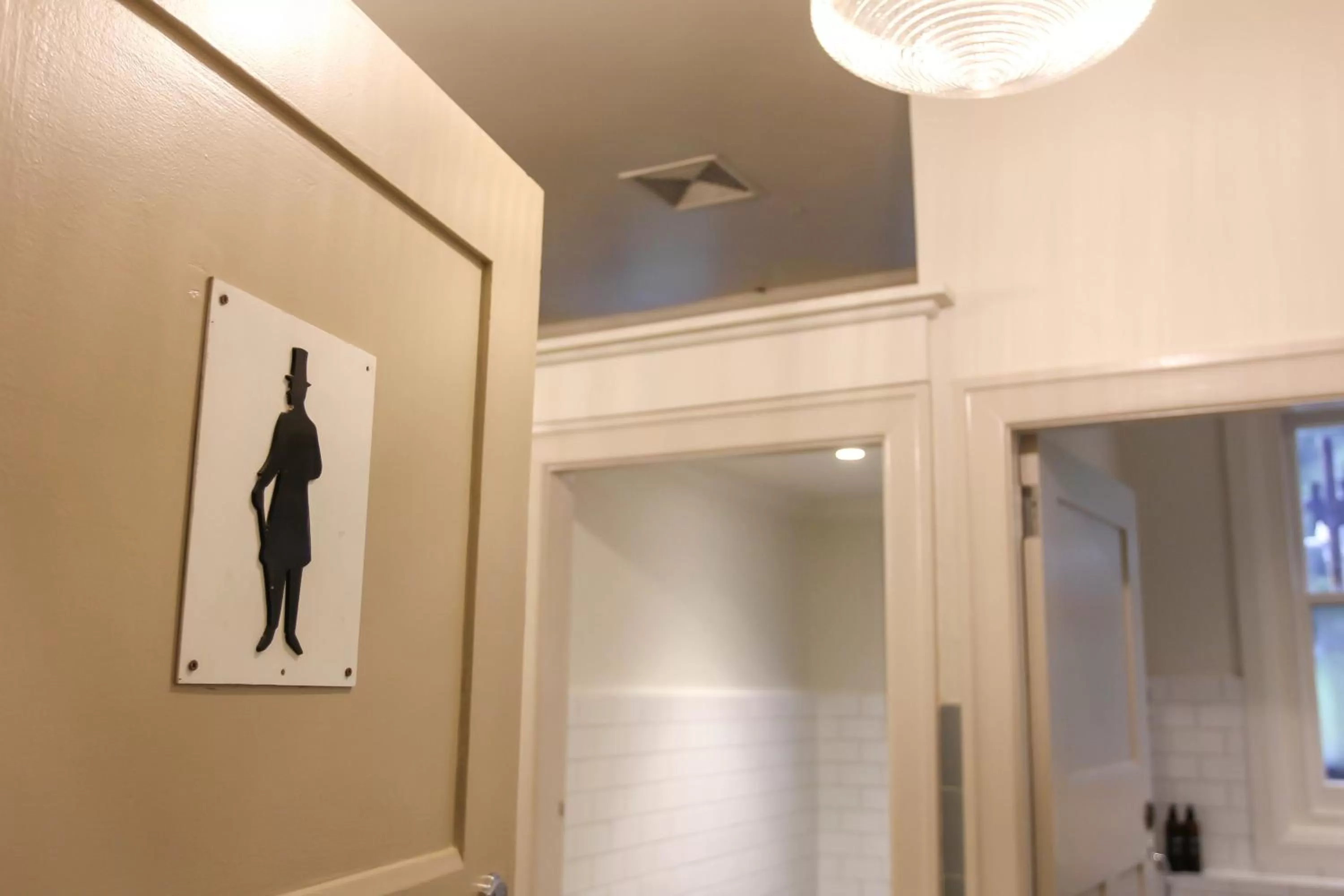 Alpine Hotel, Eat Drink Sleep