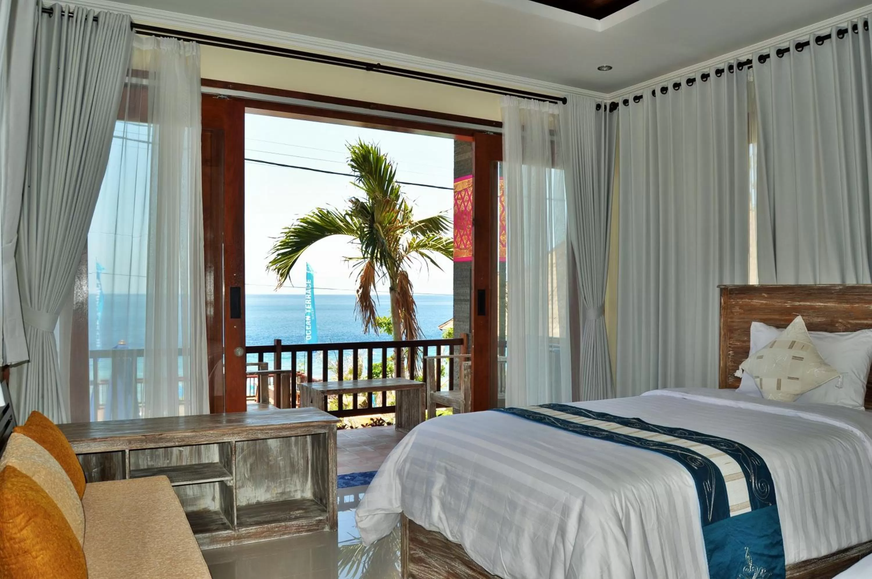 Bedroom, Bed in Ocean Terrace Suite And Spa Luxury
