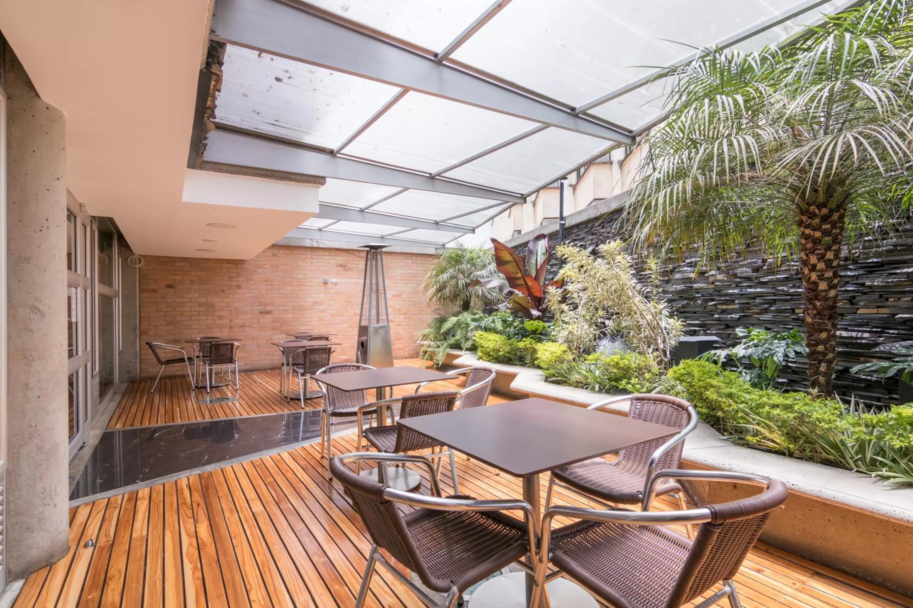 Patio in Hotel 5 Elementos Corferias by HBP