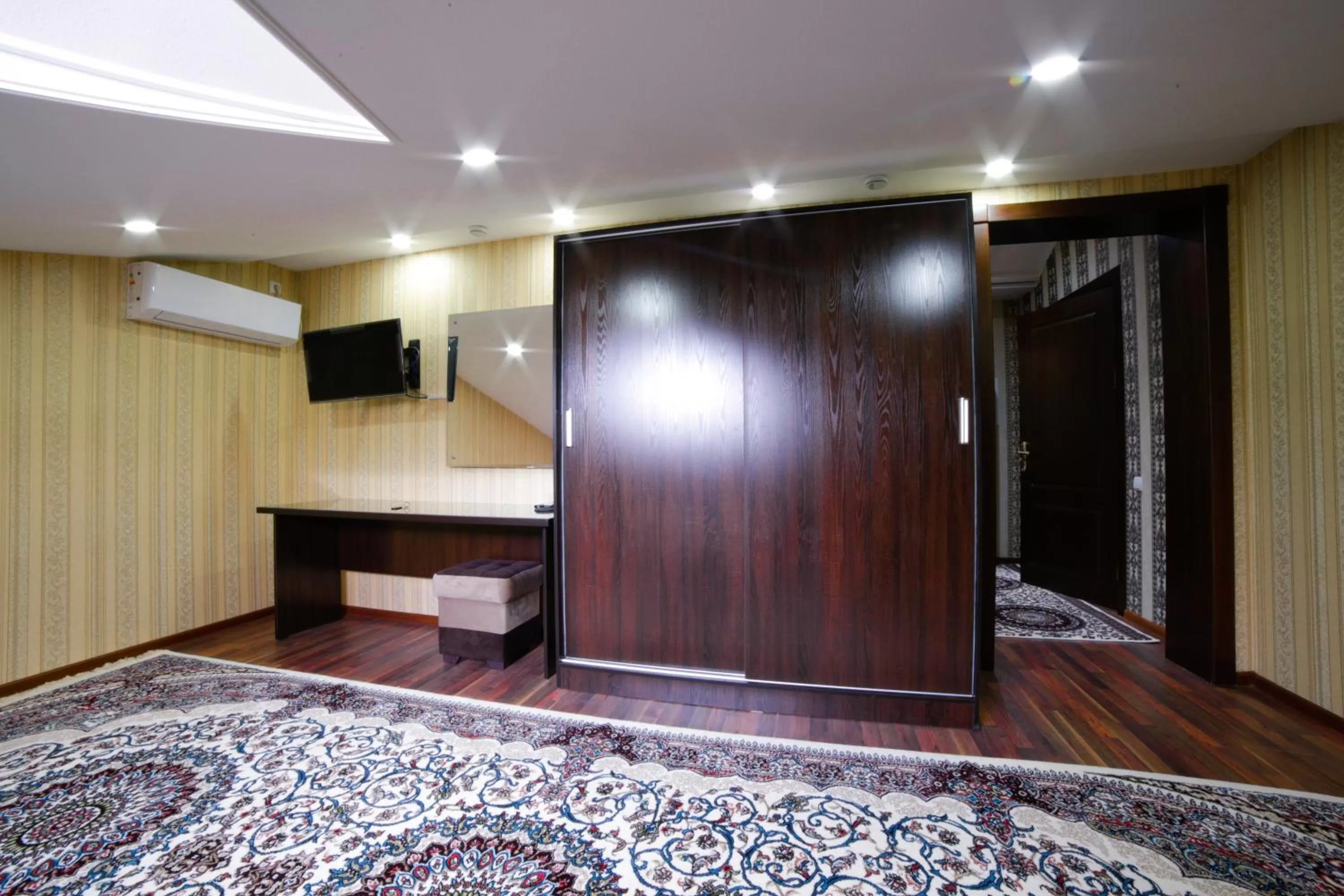 Communal lounge/ TV room, TV/Entertainment Center in Alliance Hotel Tashkent