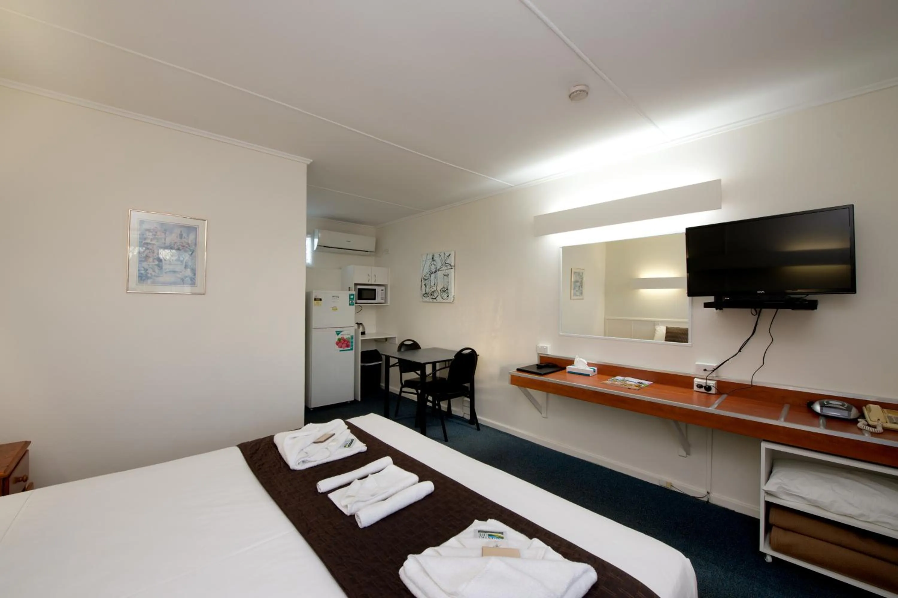 TV and multimedia, Bed in Mineral Sands Motel