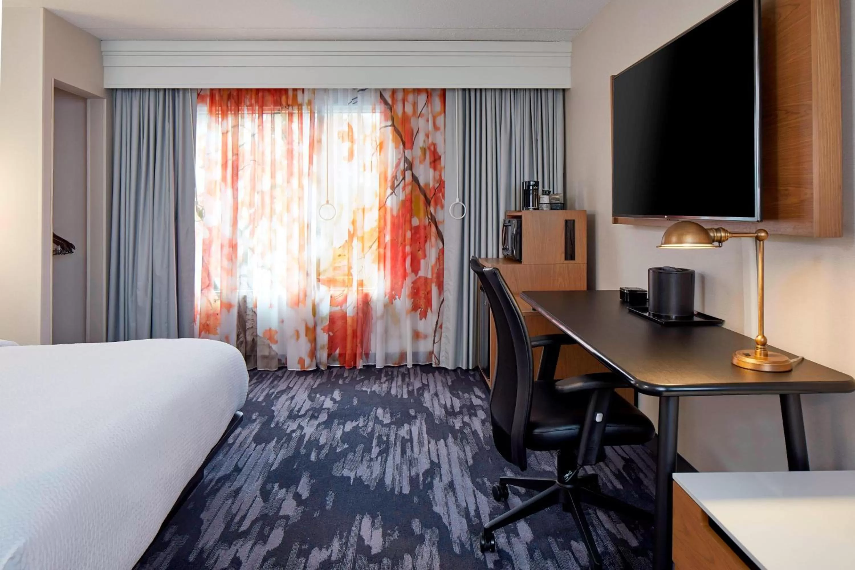 Photo of the whole room, Bed in Fairfield Inn & Suites by Marriott Albany Airport