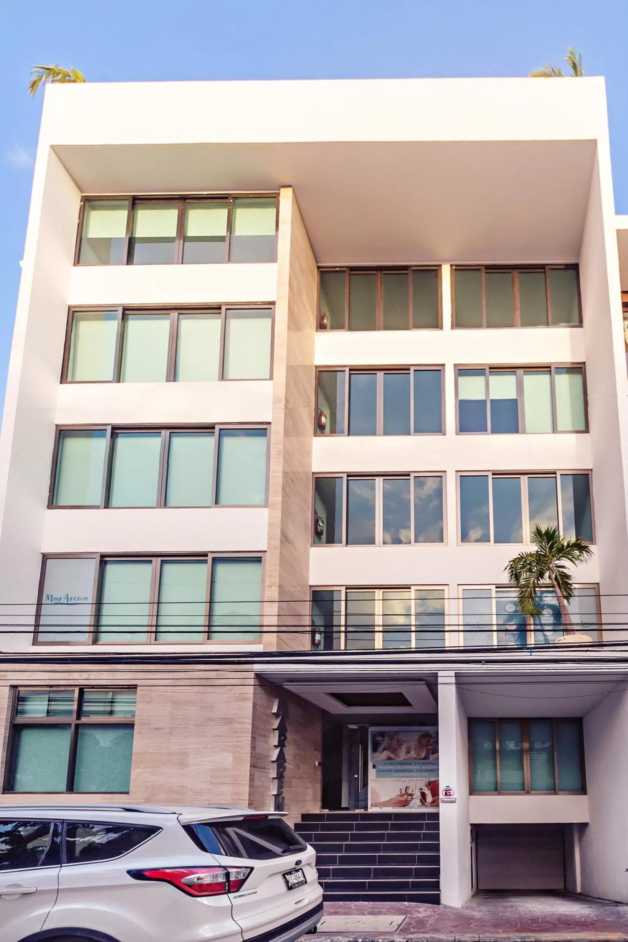 Facade/entrance in Mararena Family Apartments & Long Stay Living - Steps from 5th Avenue