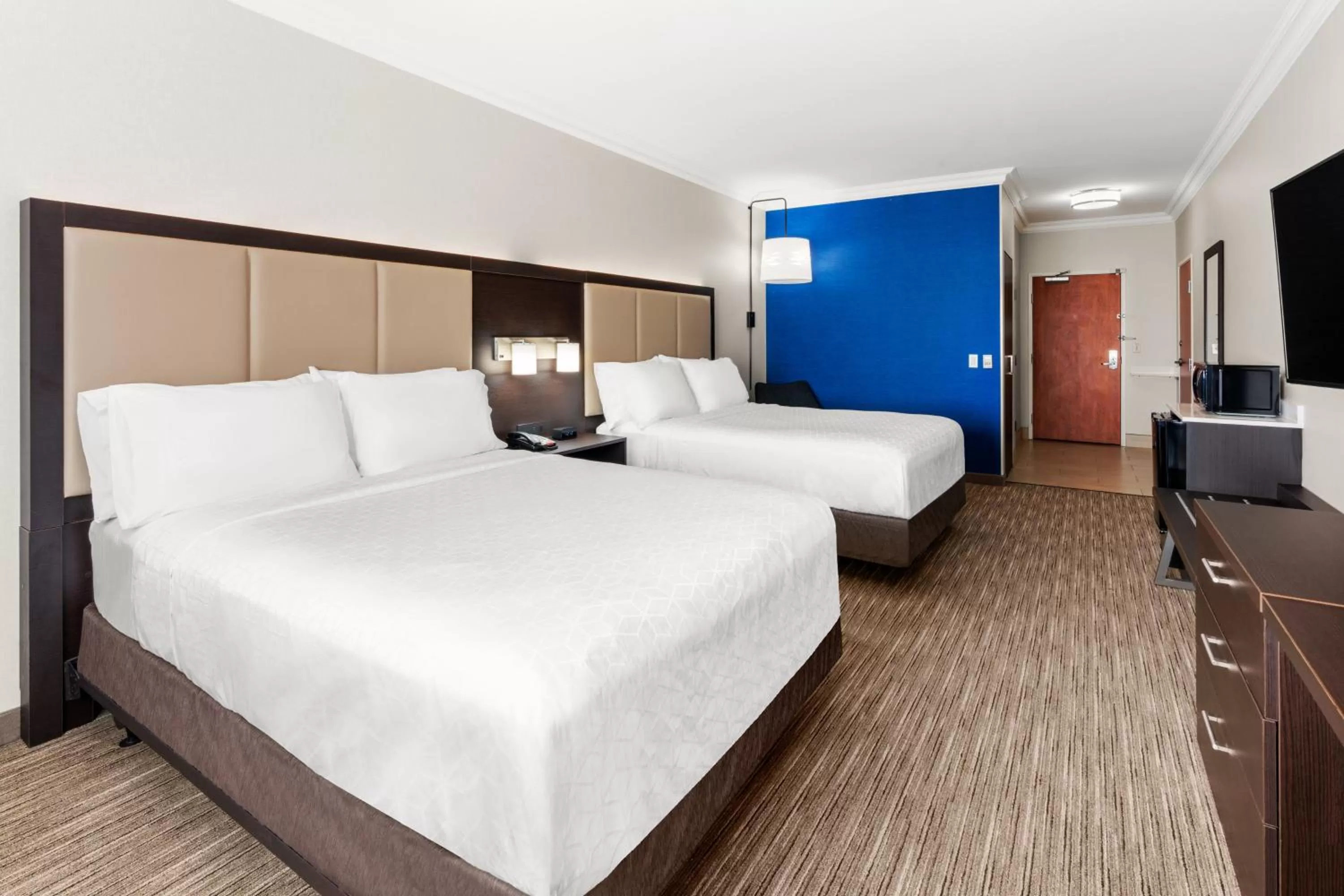 Photo of the whole room, Bed in Holiday Inn Express & Suites Klamath Falls Central by IHG