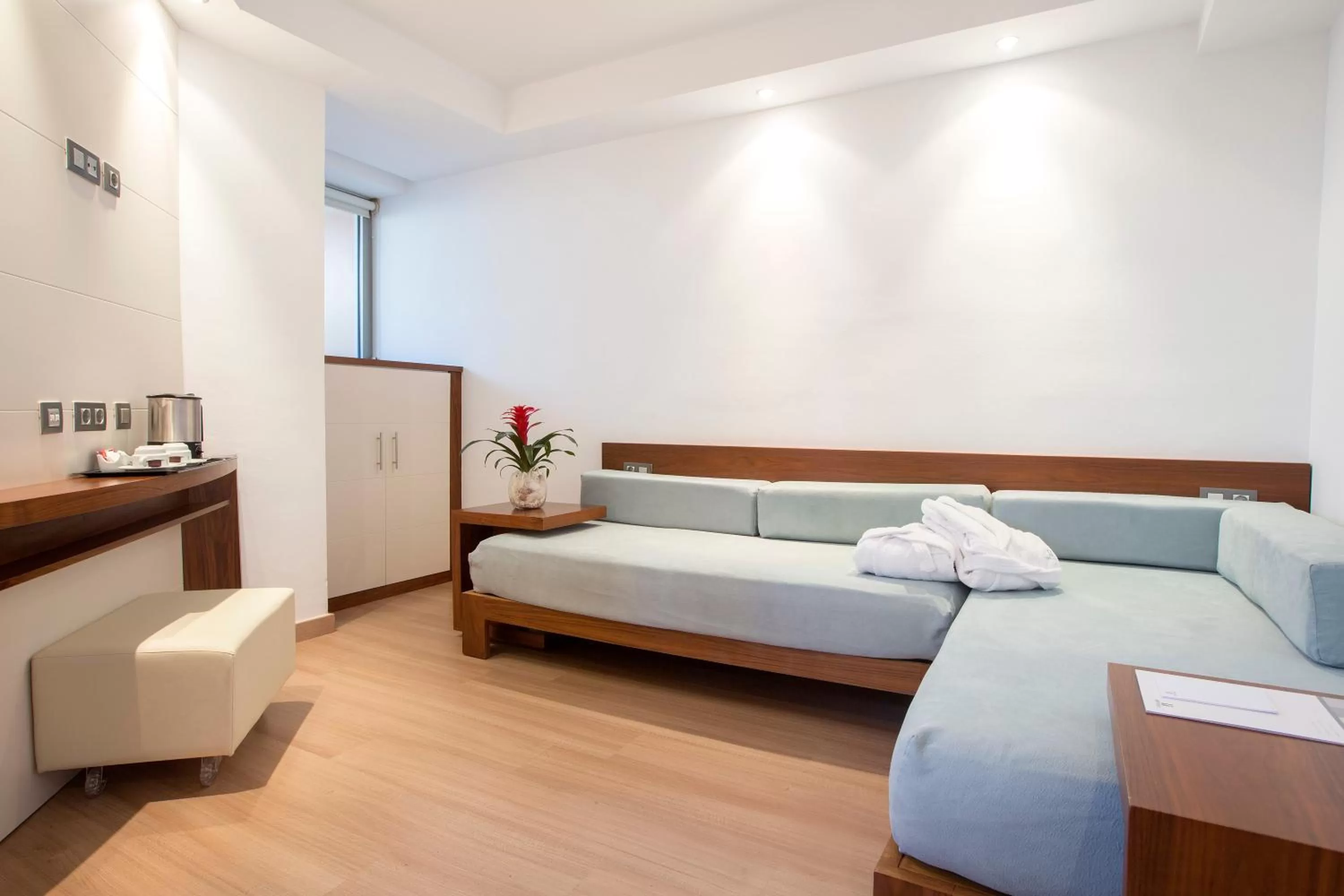 Coffee/tea facilities, Bed in Hipotels Cala Millor Park