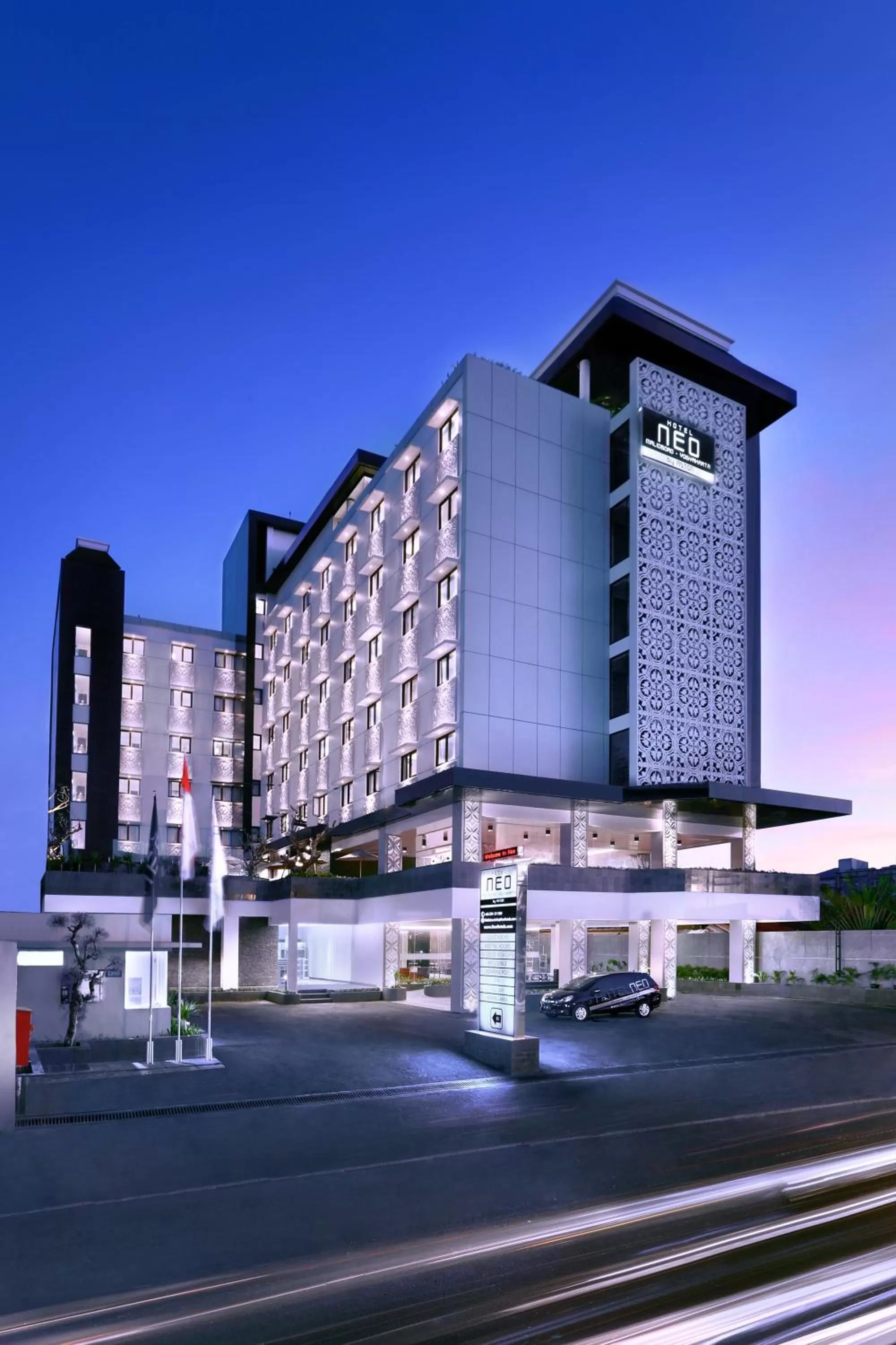 Facade/entrance in Hotel Neo Malioboro by ASTON