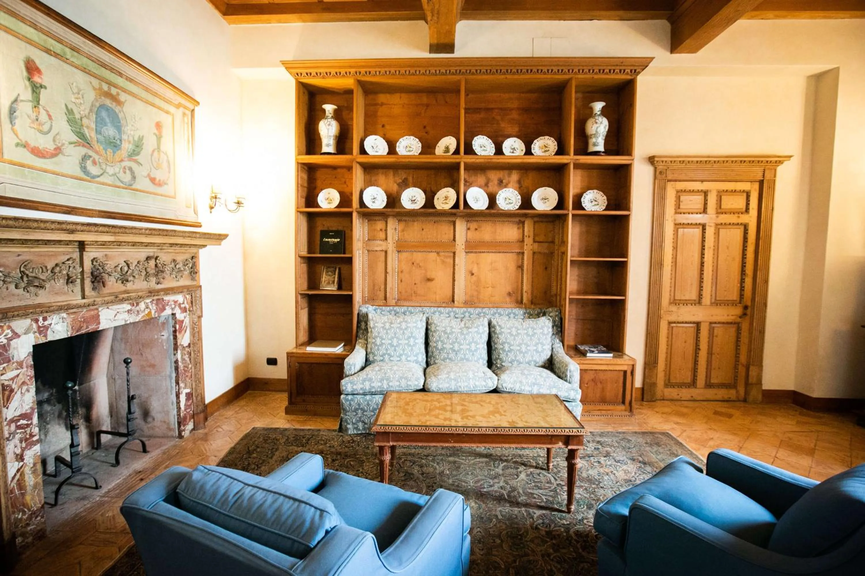 Living room in La Posta Vecchia Hotel