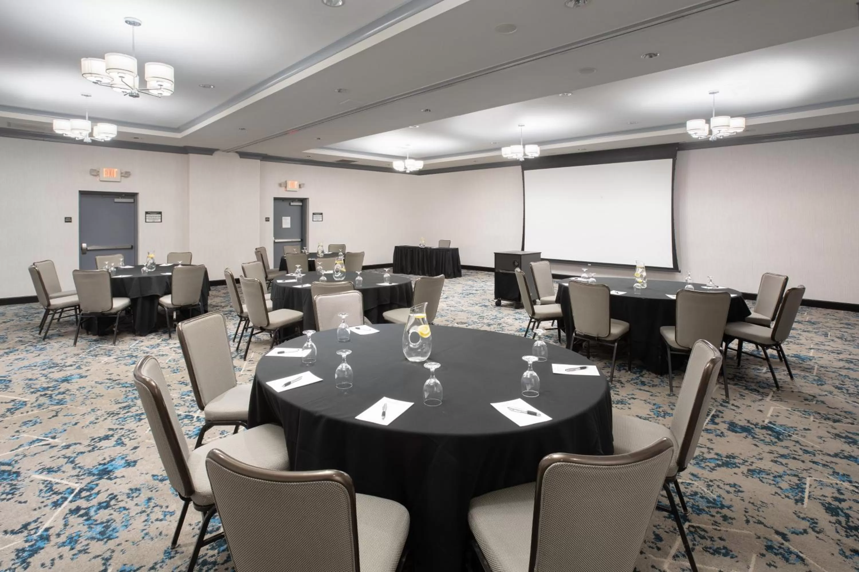 Meeting/conference room in Crowne Plaza Costa Mesa Orange County by IHG