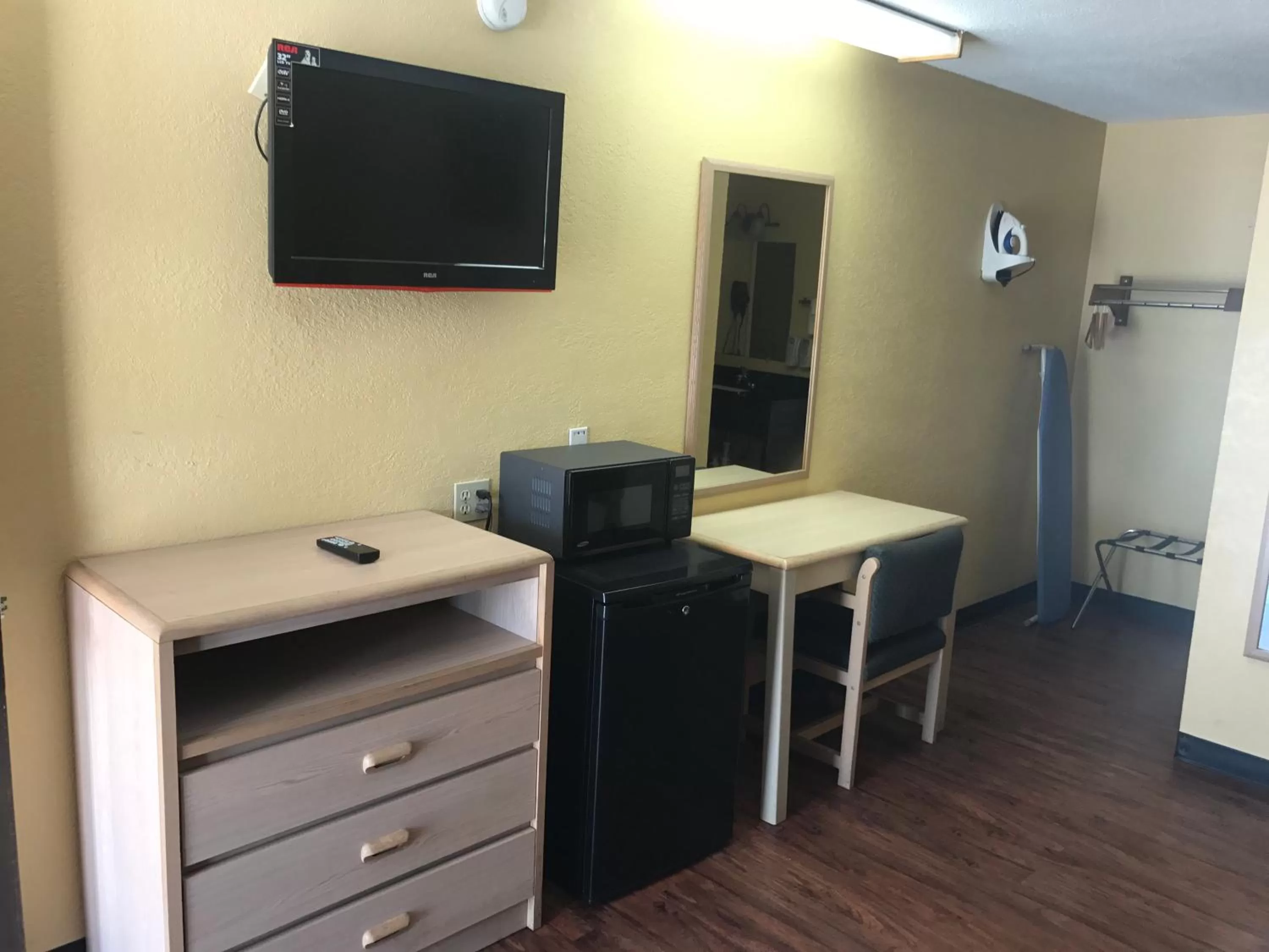 Decorative detail in Village Inn Cotulla