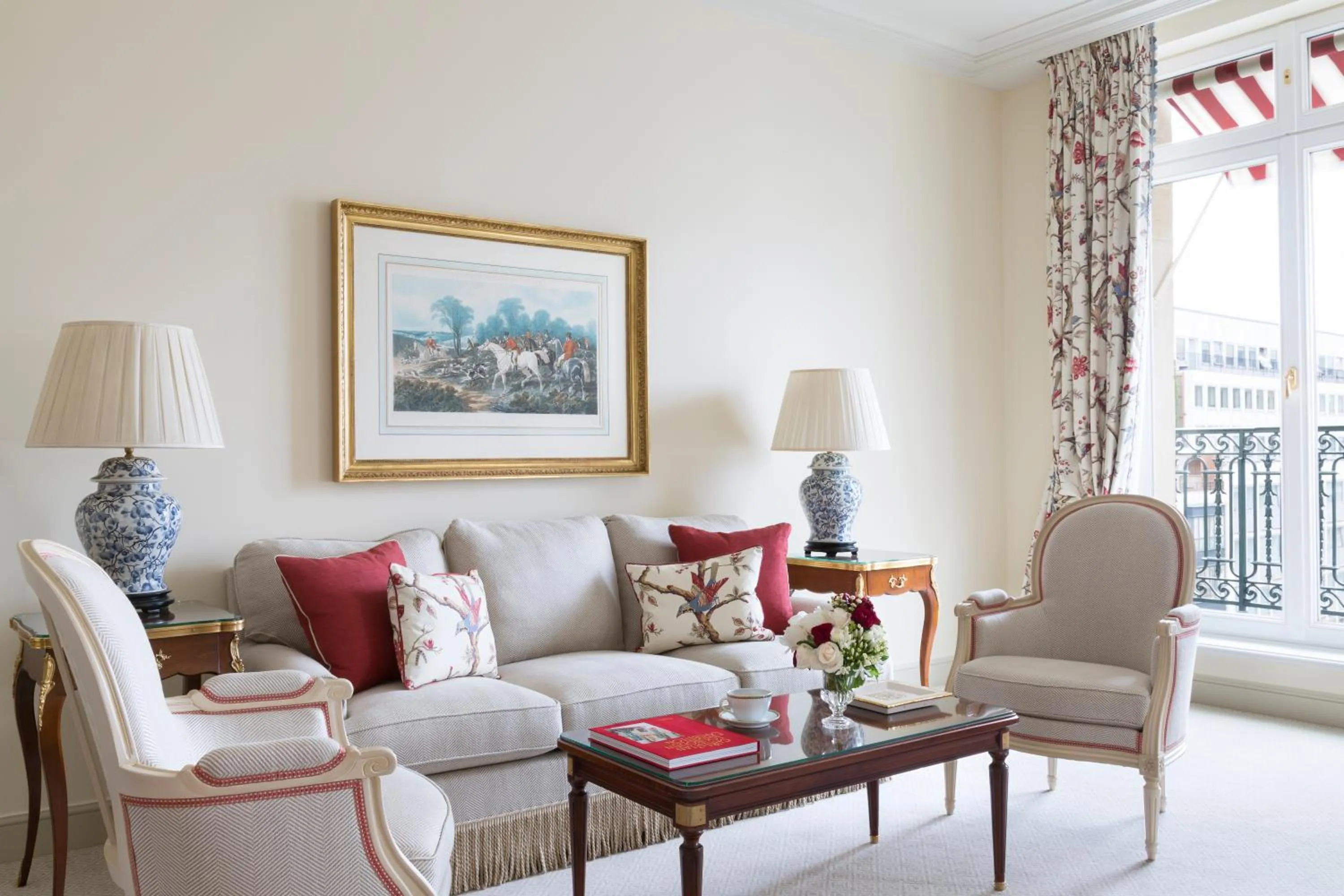 Living room in Le Bristol Paris, Oetker Hotels
