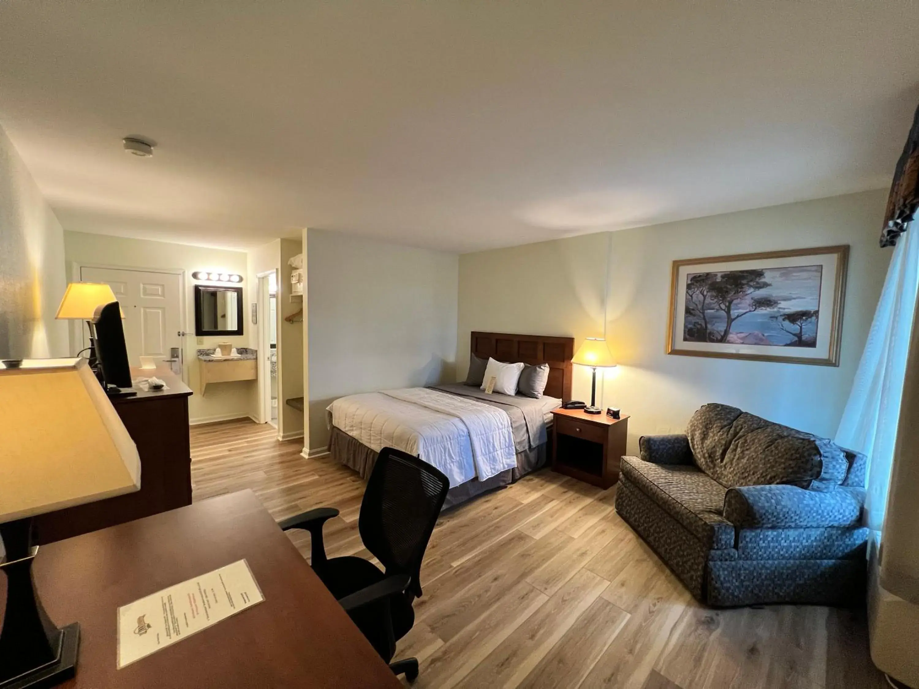 Queen Room with Veranda- No pets allowed in Inn at Cemetery Hill Queen Room with Veranda- No pets allowed in Inn at Cemetery Hill