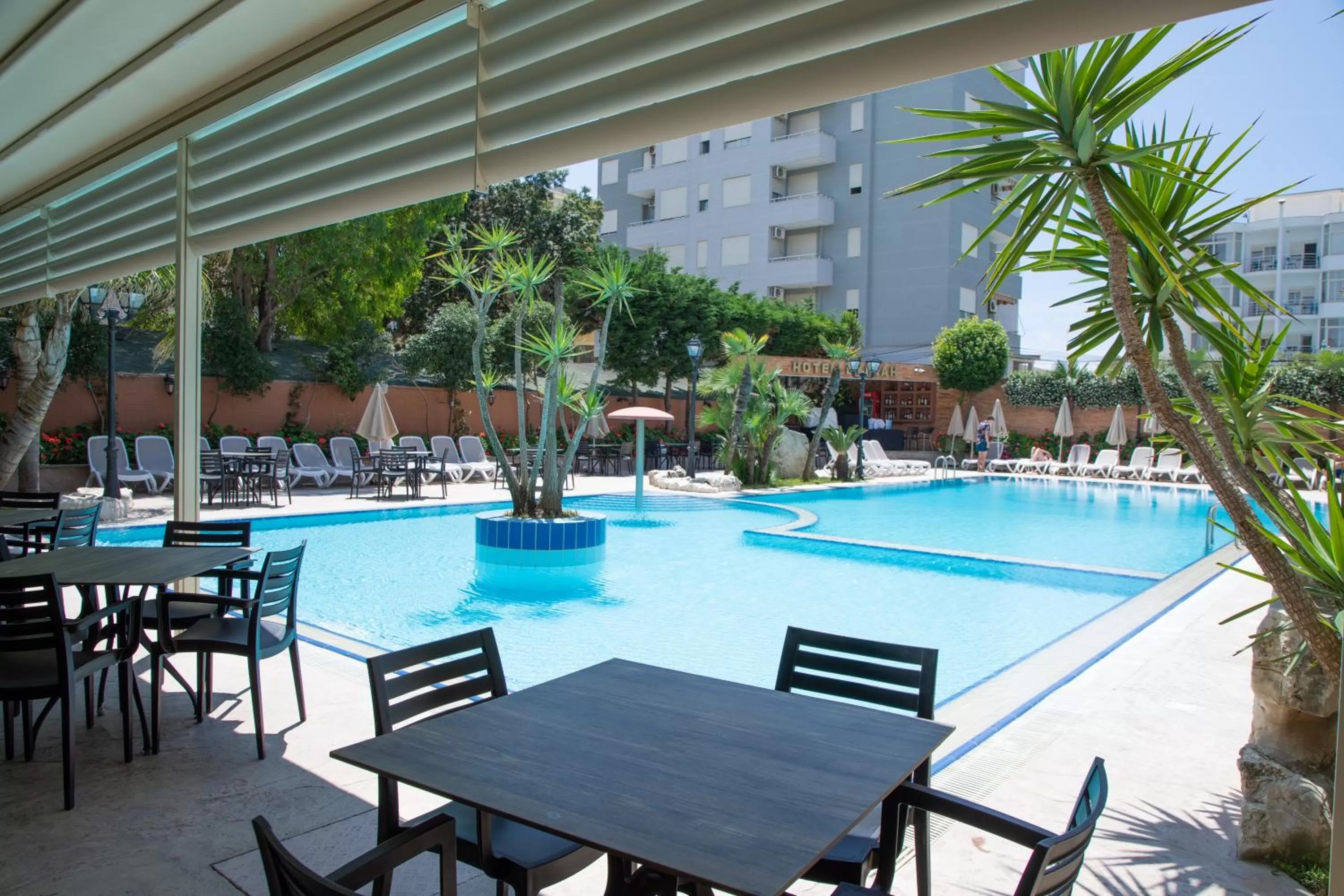 Swimming pool in Hotel Dyrrah