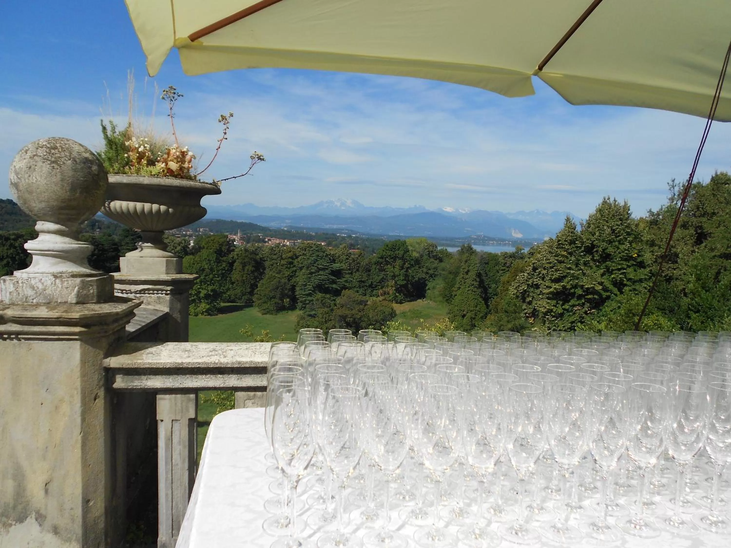 Restaurant/places to eat in Villa Cagnola