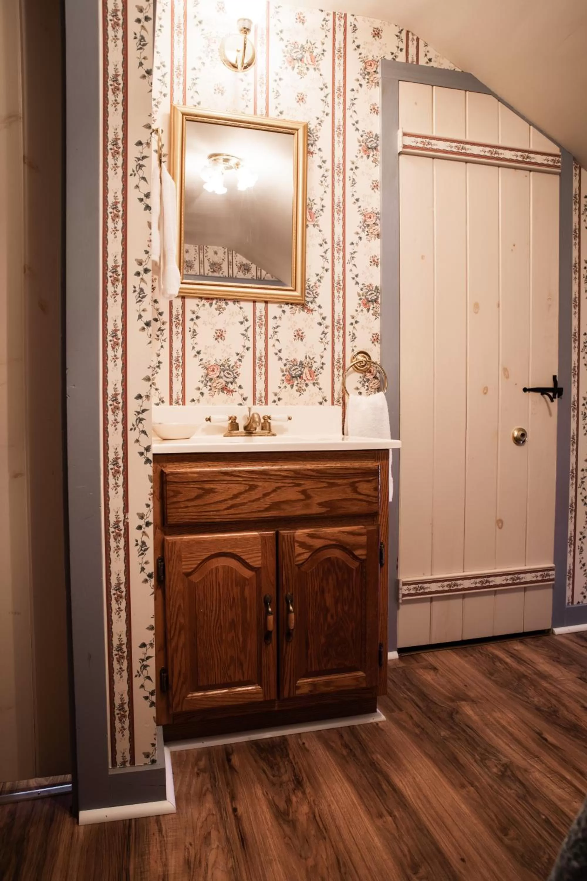 Queen Room in The Emig Mansion