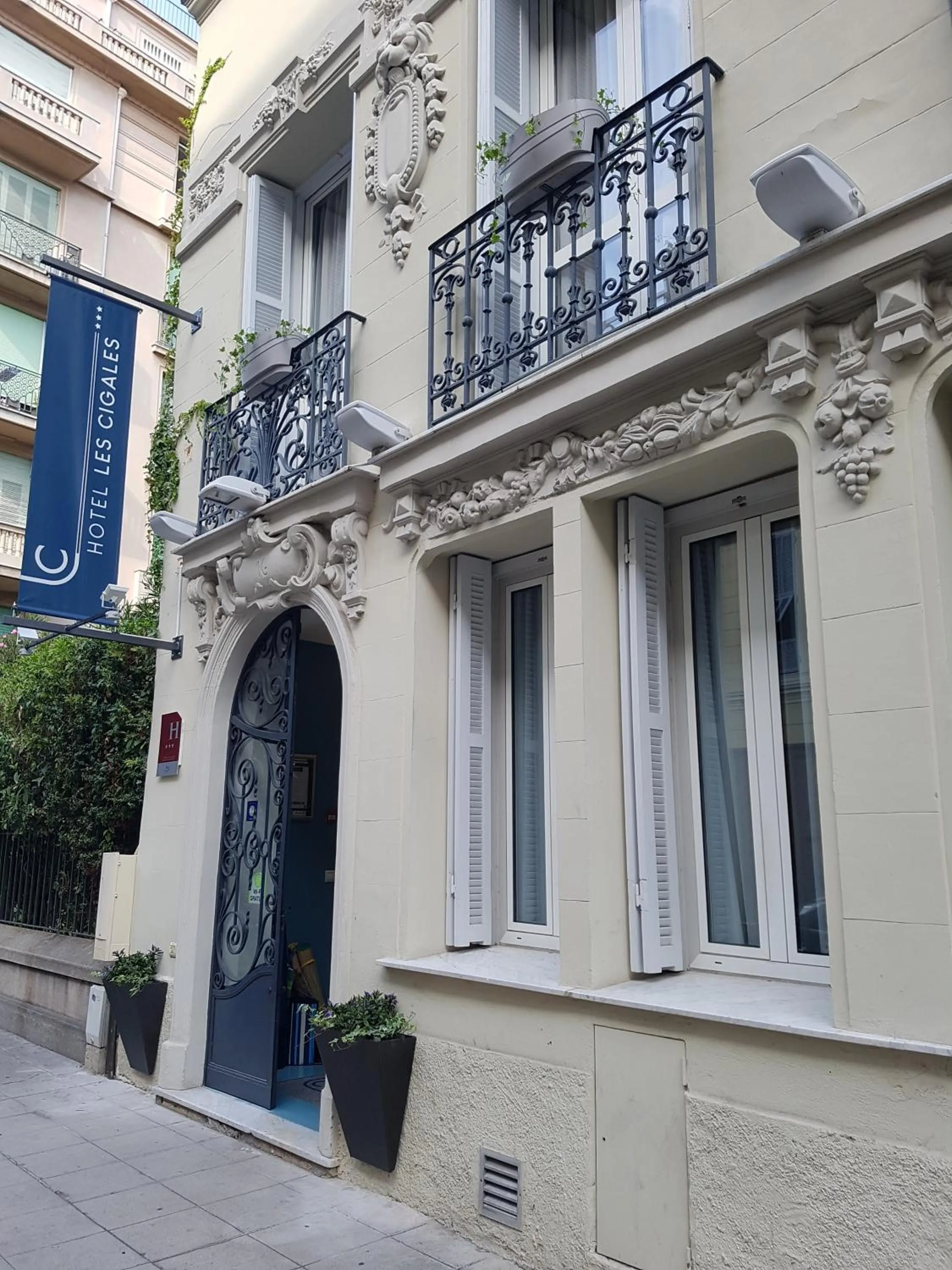 Property building in Hôtel les Cigales