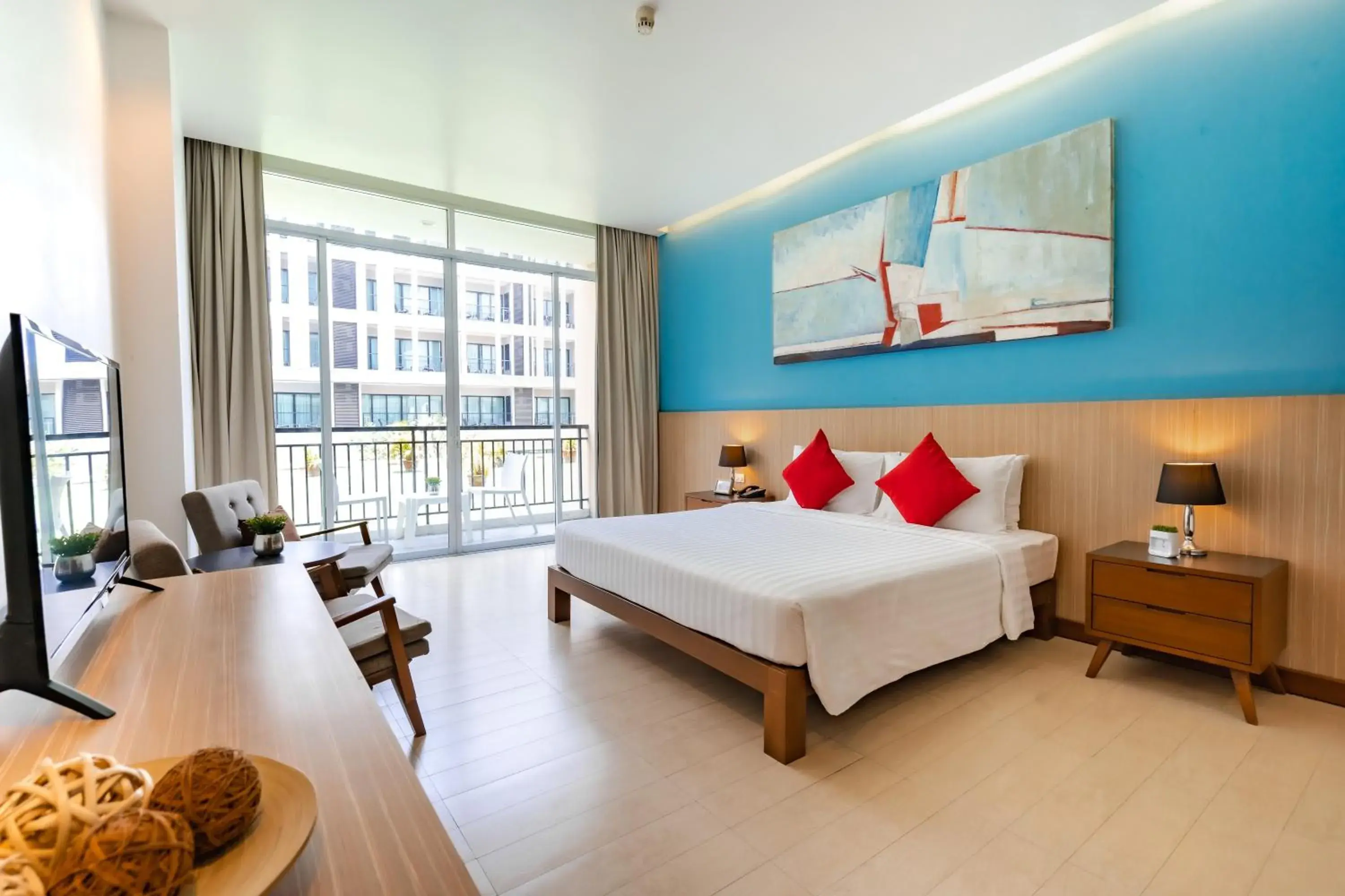 Deluxe Pool View in Hotel J Pattaya Deluxe Pool View in Hotel J Pattaya