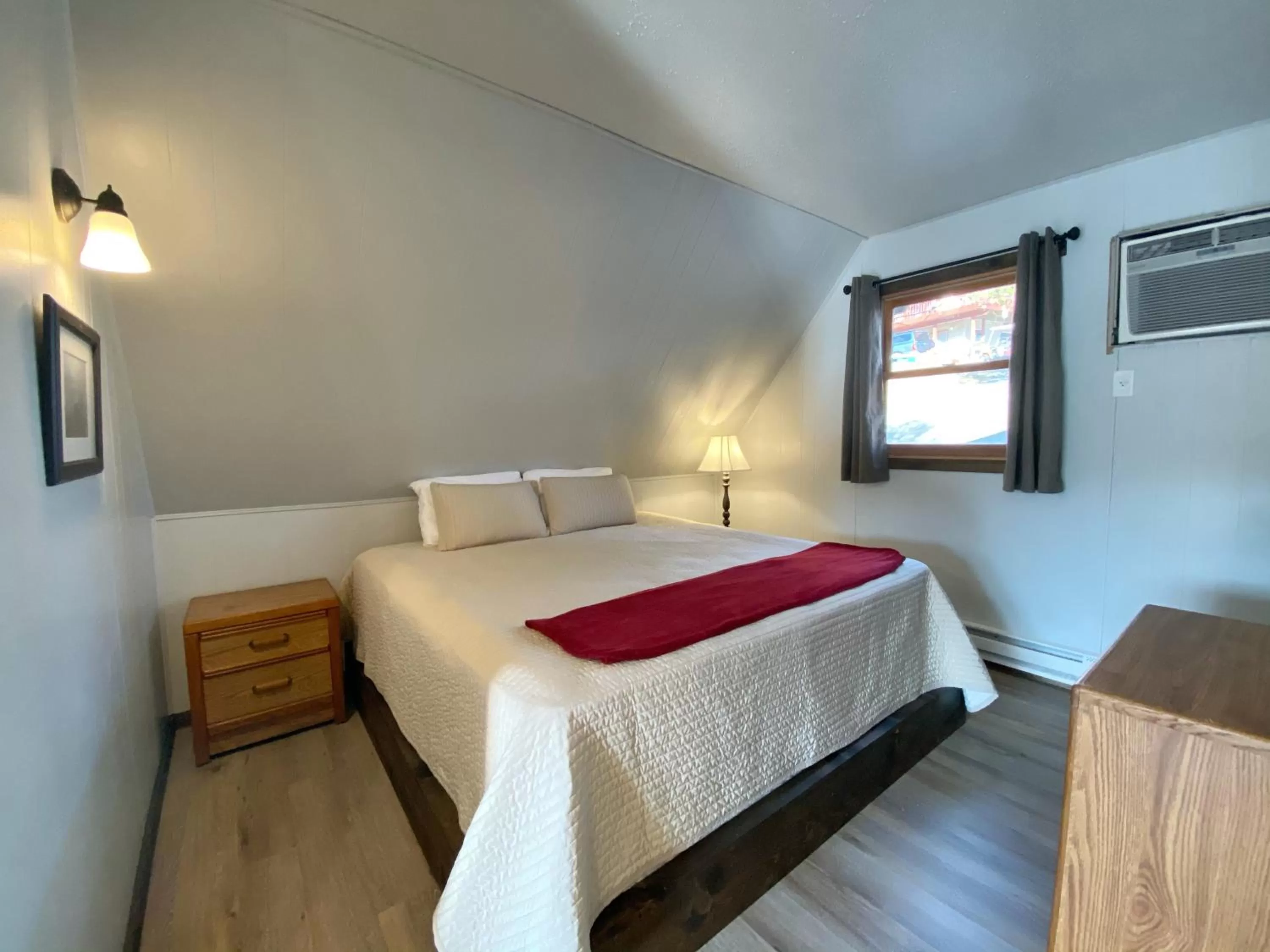 Bedroom, Bed in Calm Waters Resort