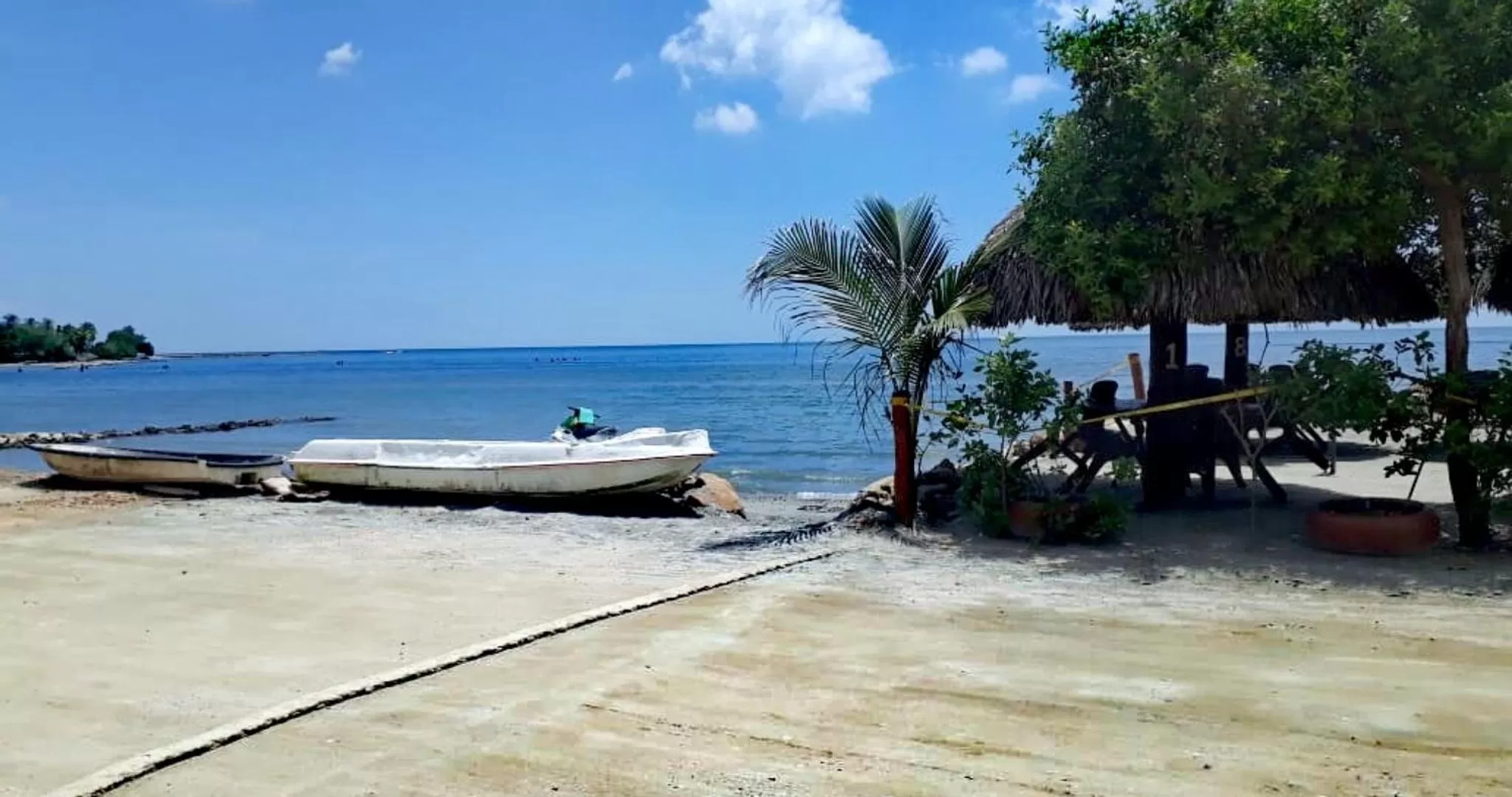Dining area, Beach in Hotel Costa Mar Coveñas