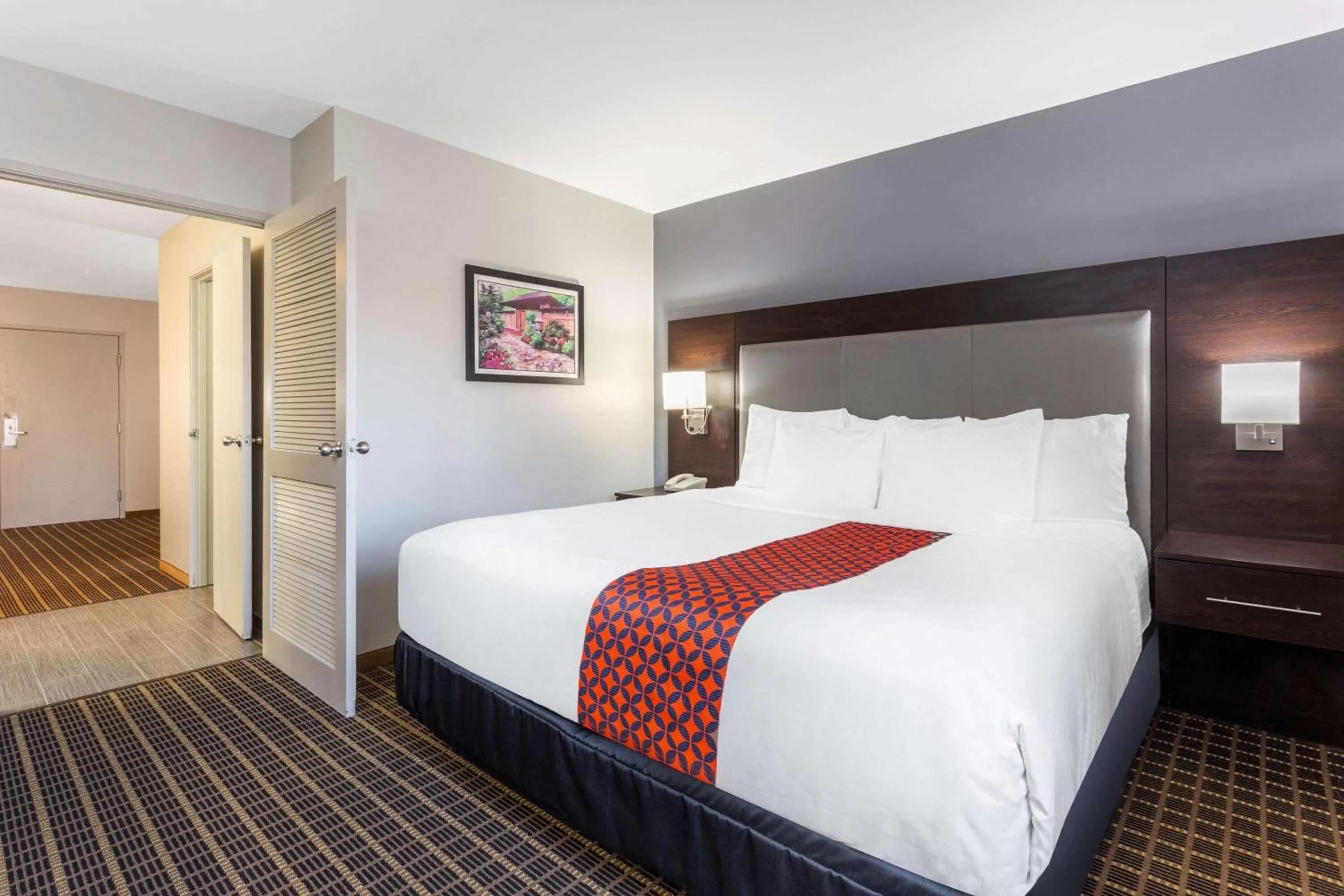 Photo of the whole room, Bed in La Quinta by Wyndham Rockford