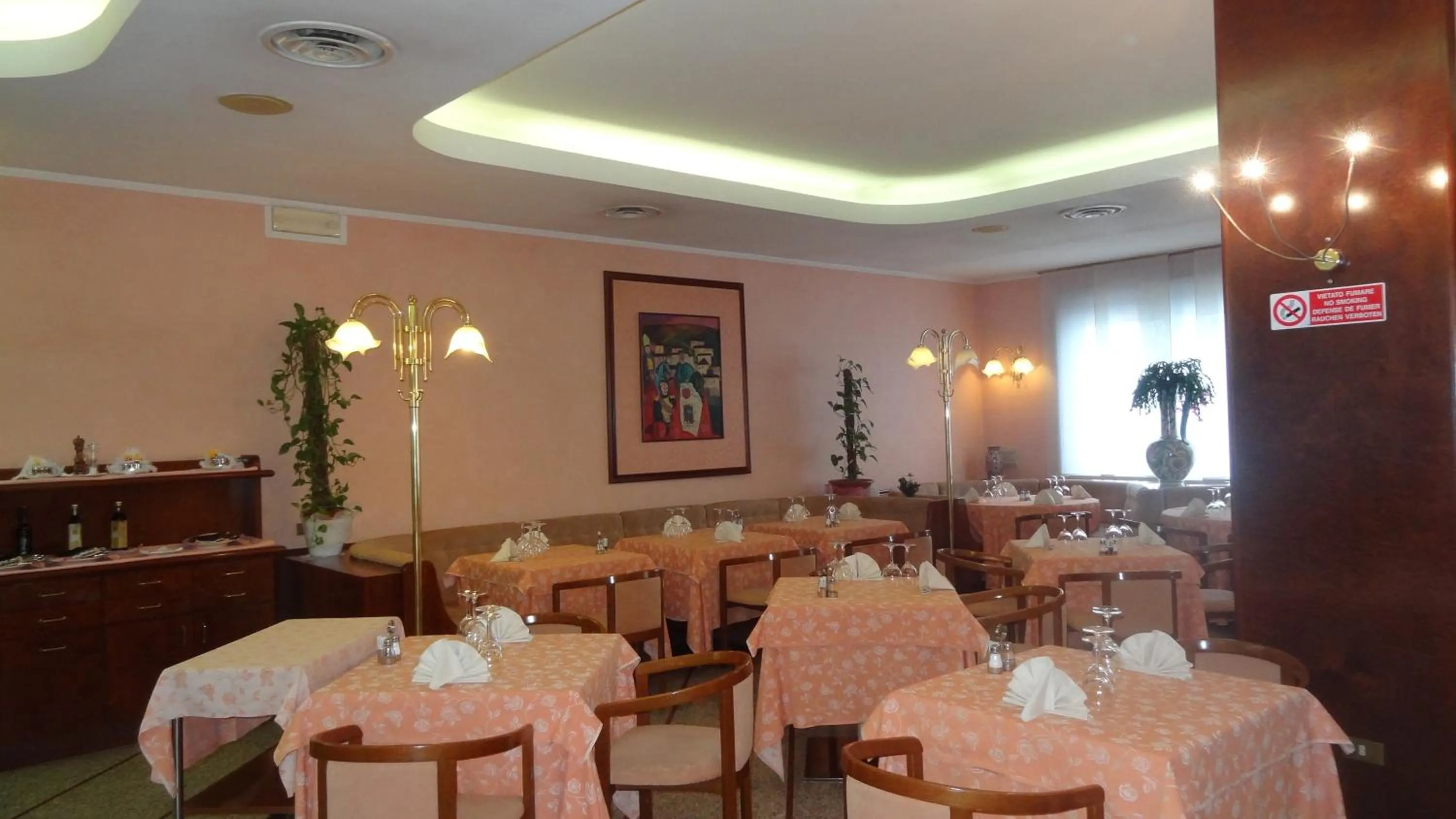 Restaurant/places to eat in Le Gronde