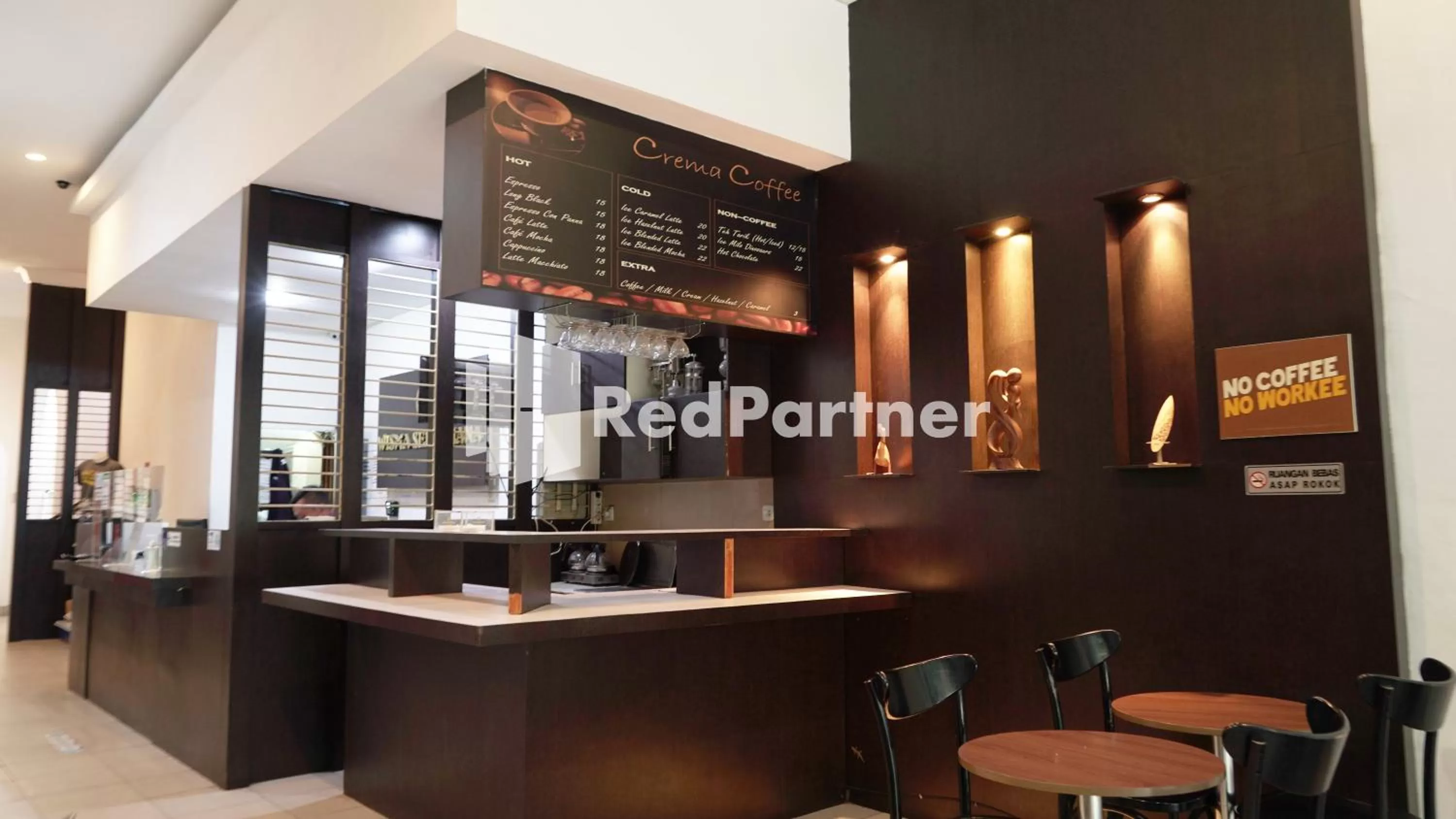 Restaurant/places to eat in Wisma Sederhana Medan Mitra RedDoorz